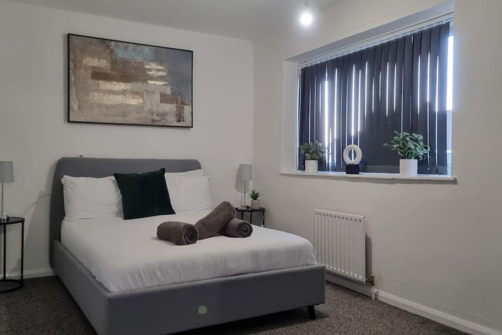 Three-Bedroom House photo 2