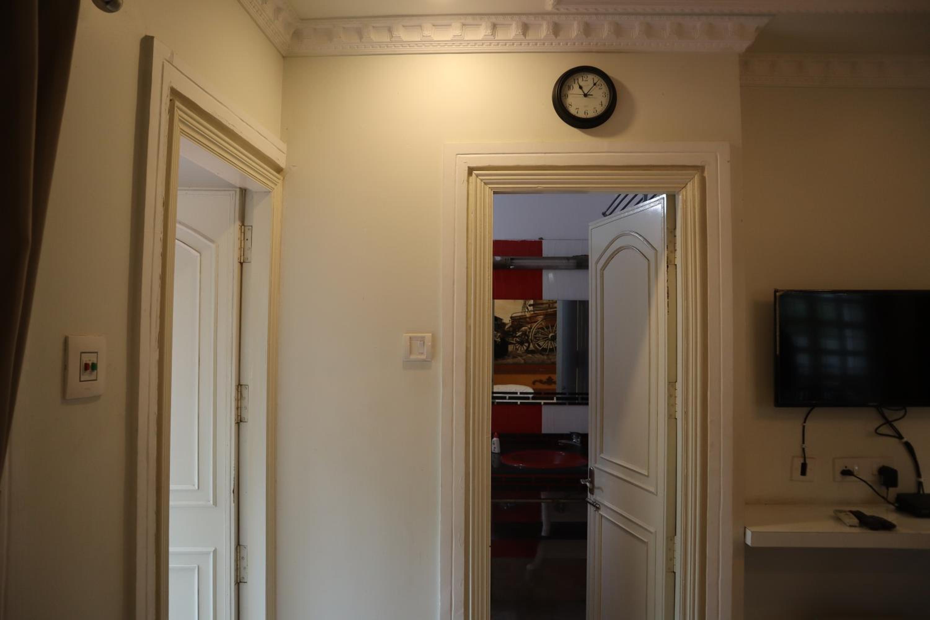 Standard King Room photo 1