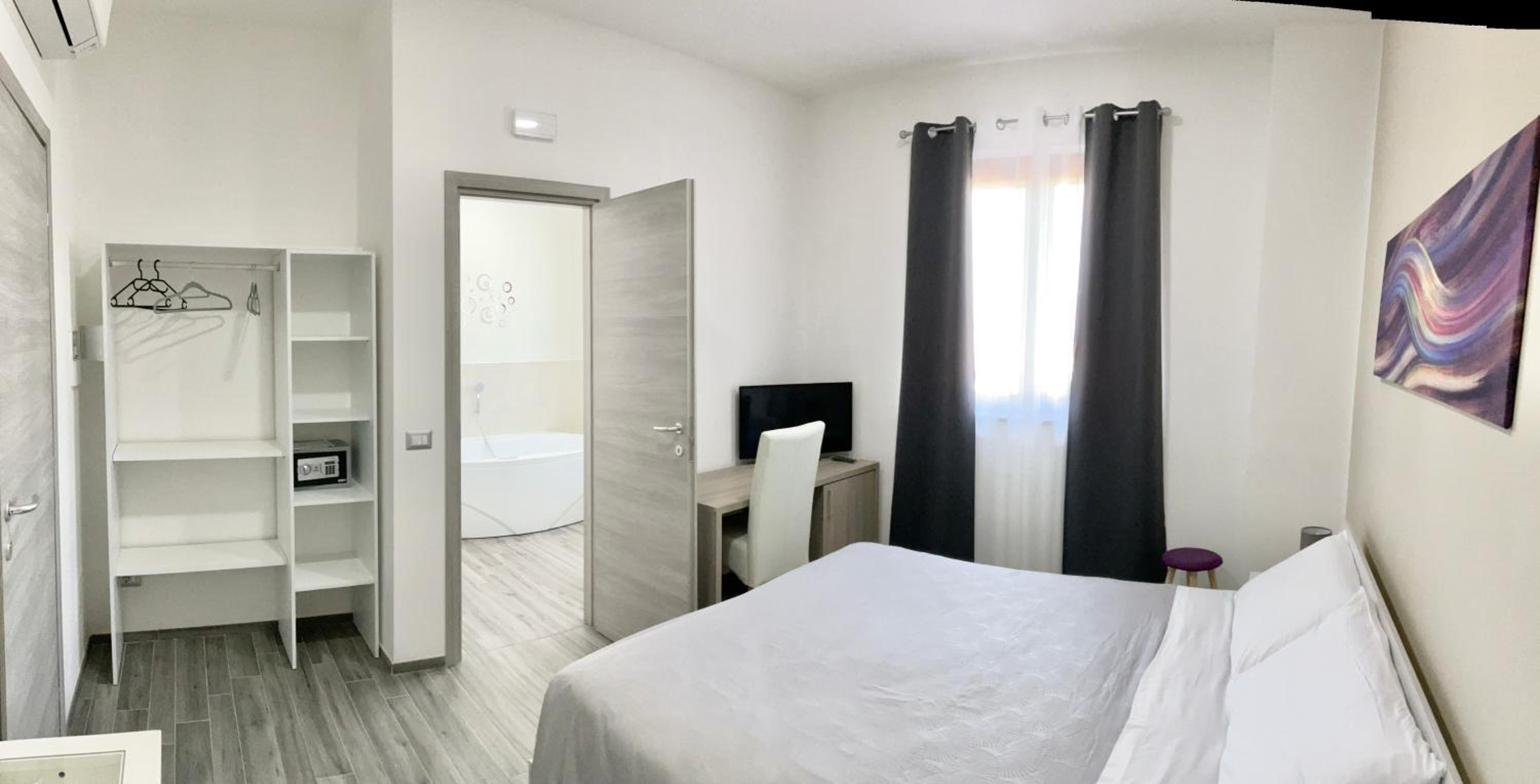 King Room with Spa Bath photo 2