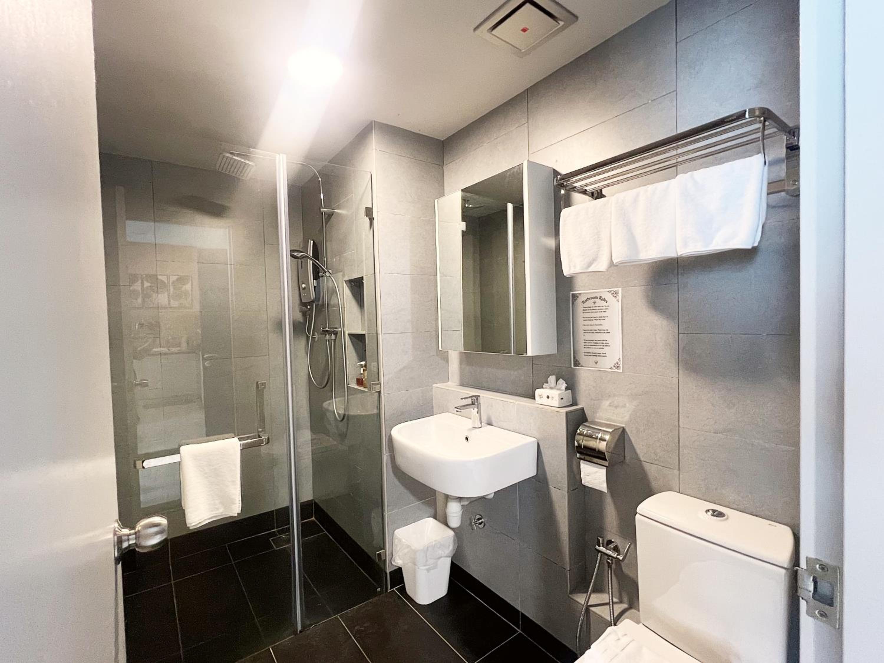 Suite with Pool View - Photo 24
