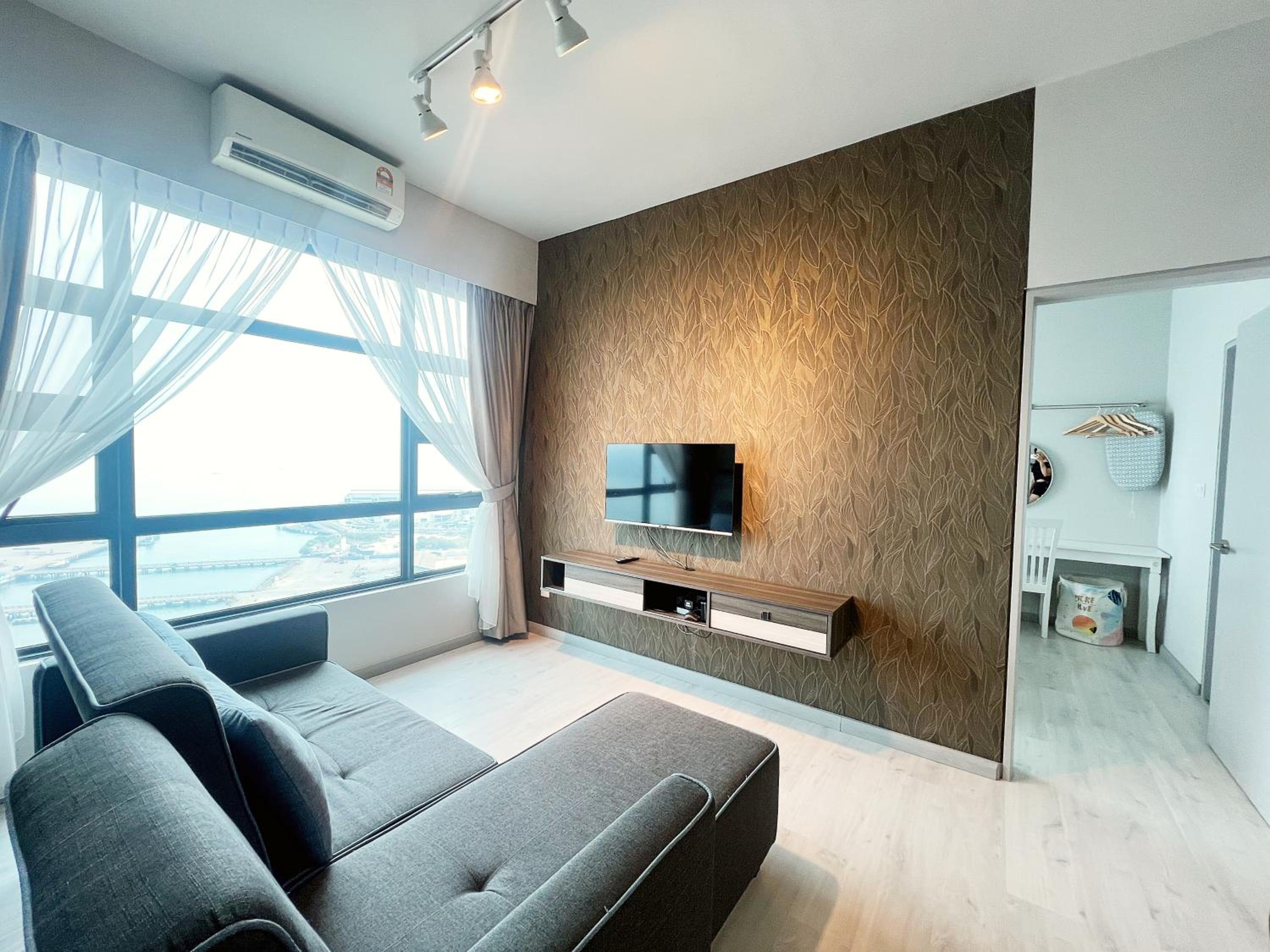 Suite with Pool View - Photo 7