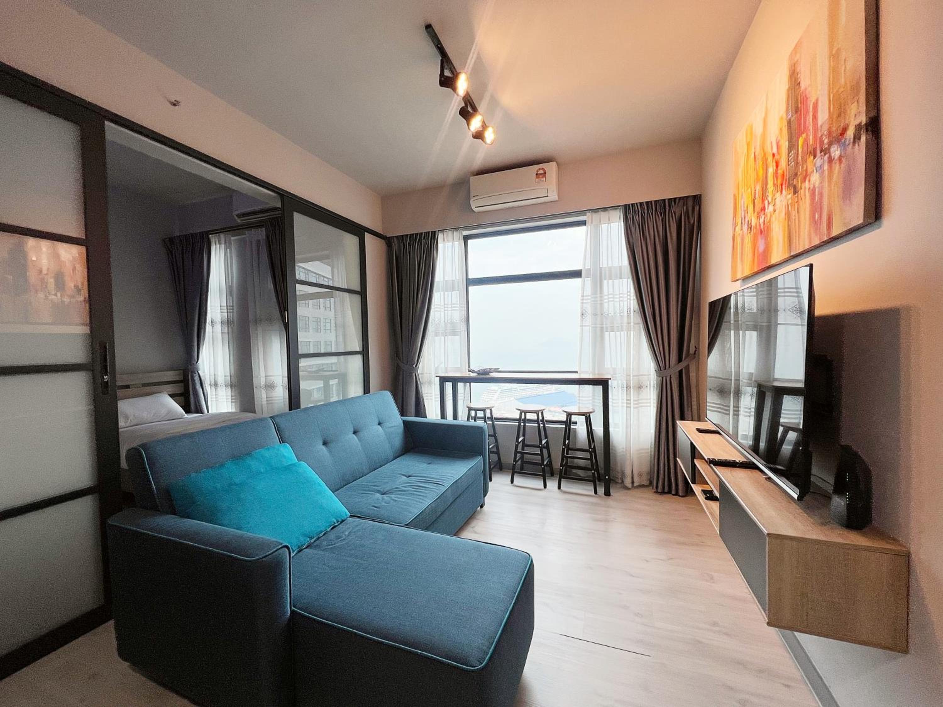 Suite with Pool View - Photo 6