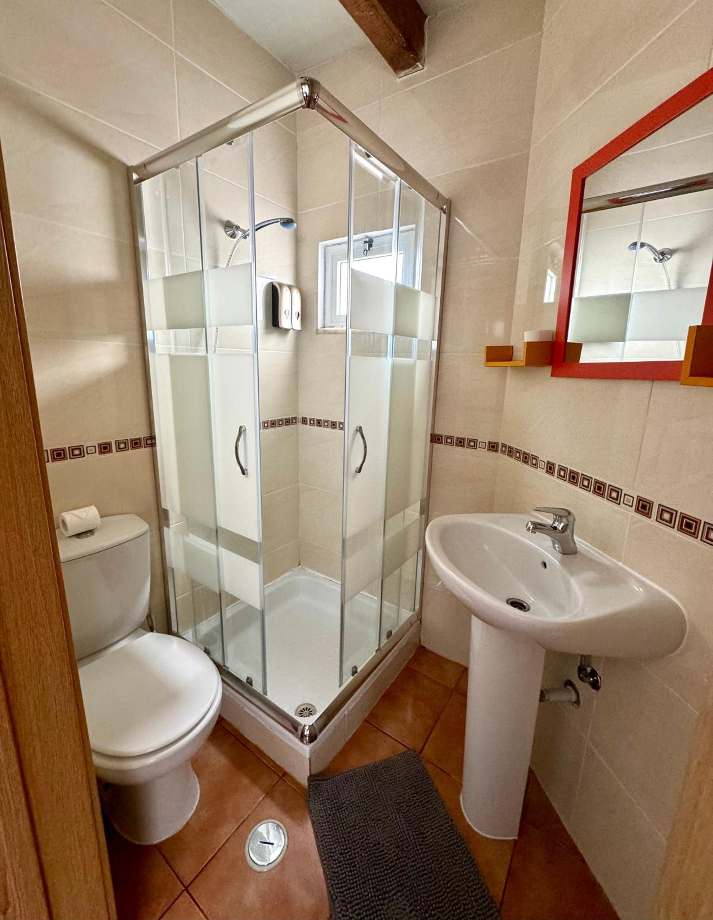 Twin Room - Photo 4