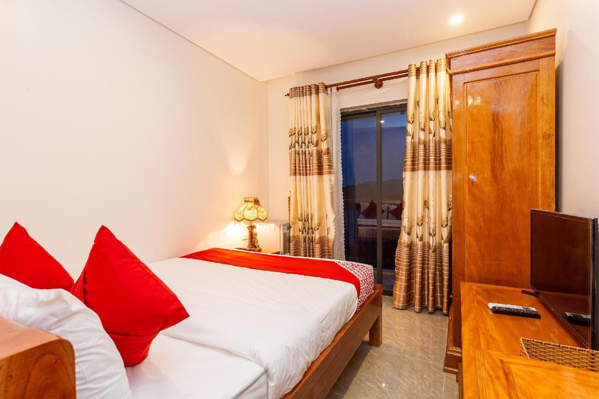 Single Room with Private Bathroom
