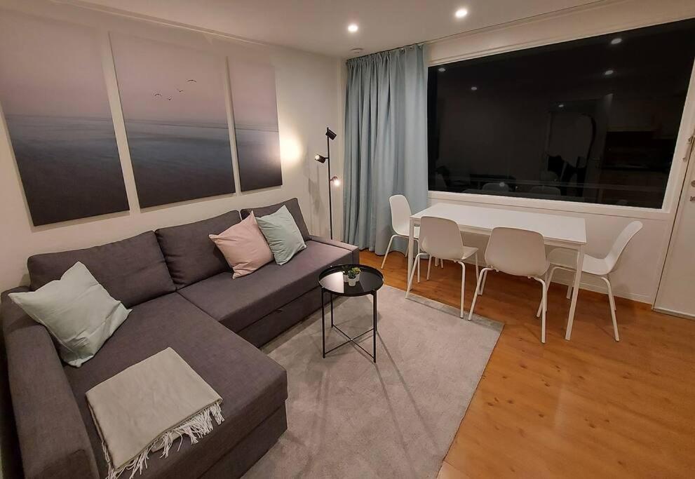 One-Bedroom Apartment photo 1