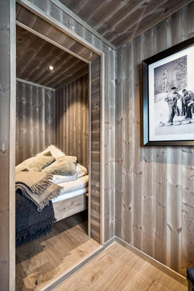 Six-Bedroom House photo 1