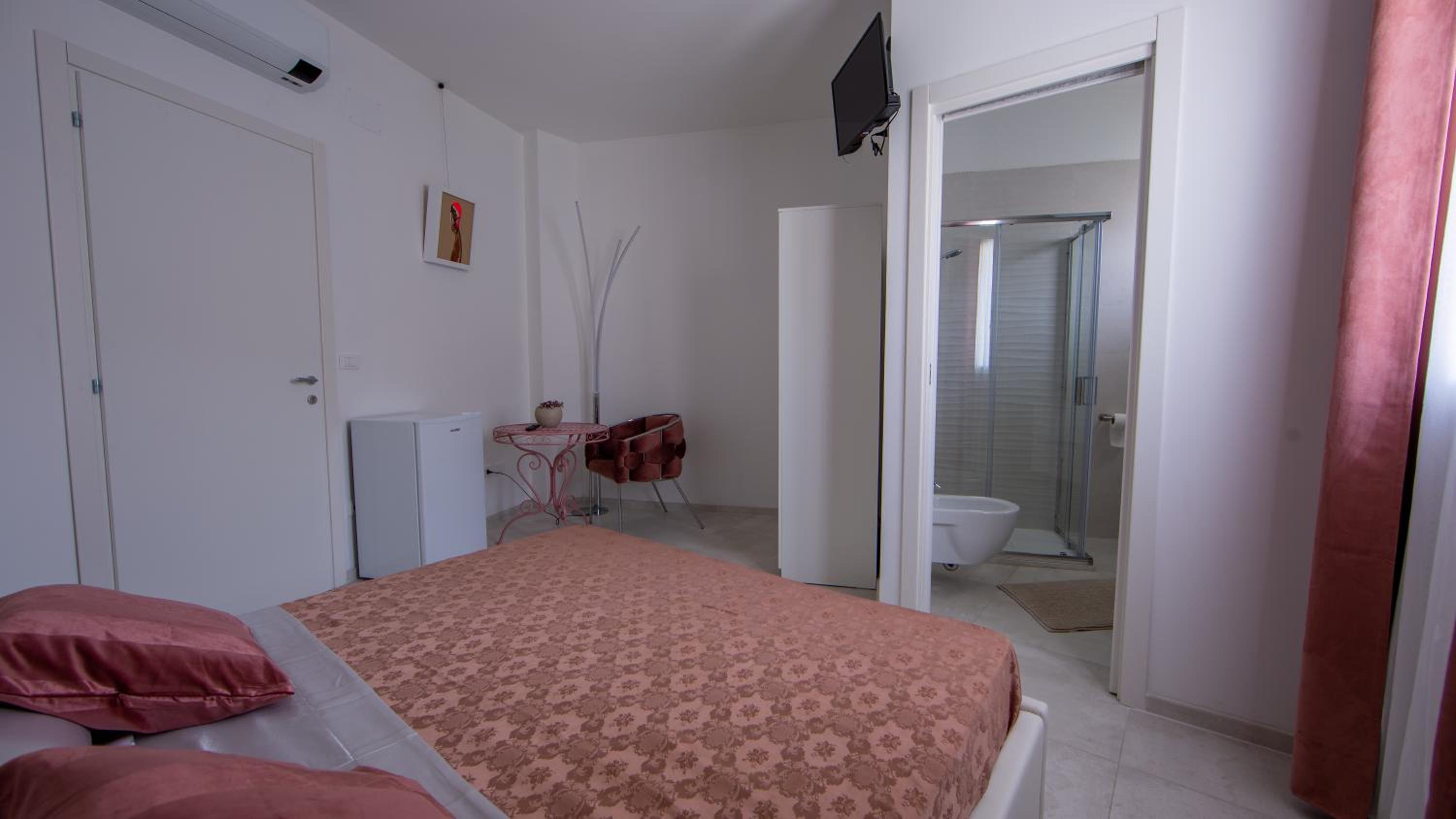 Double Room with Private Bathroom photo 3