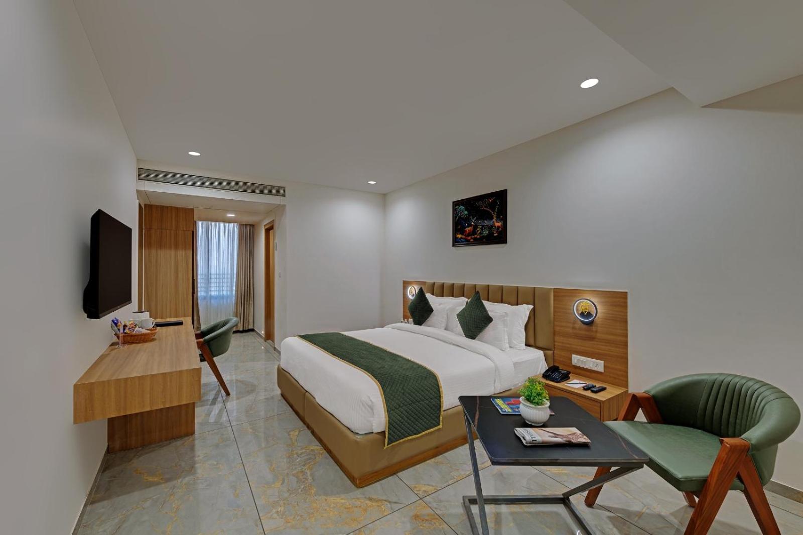 Superior King Room photo 2