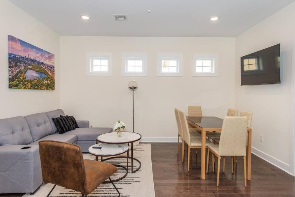Three-Bedroom Apartment photo 3