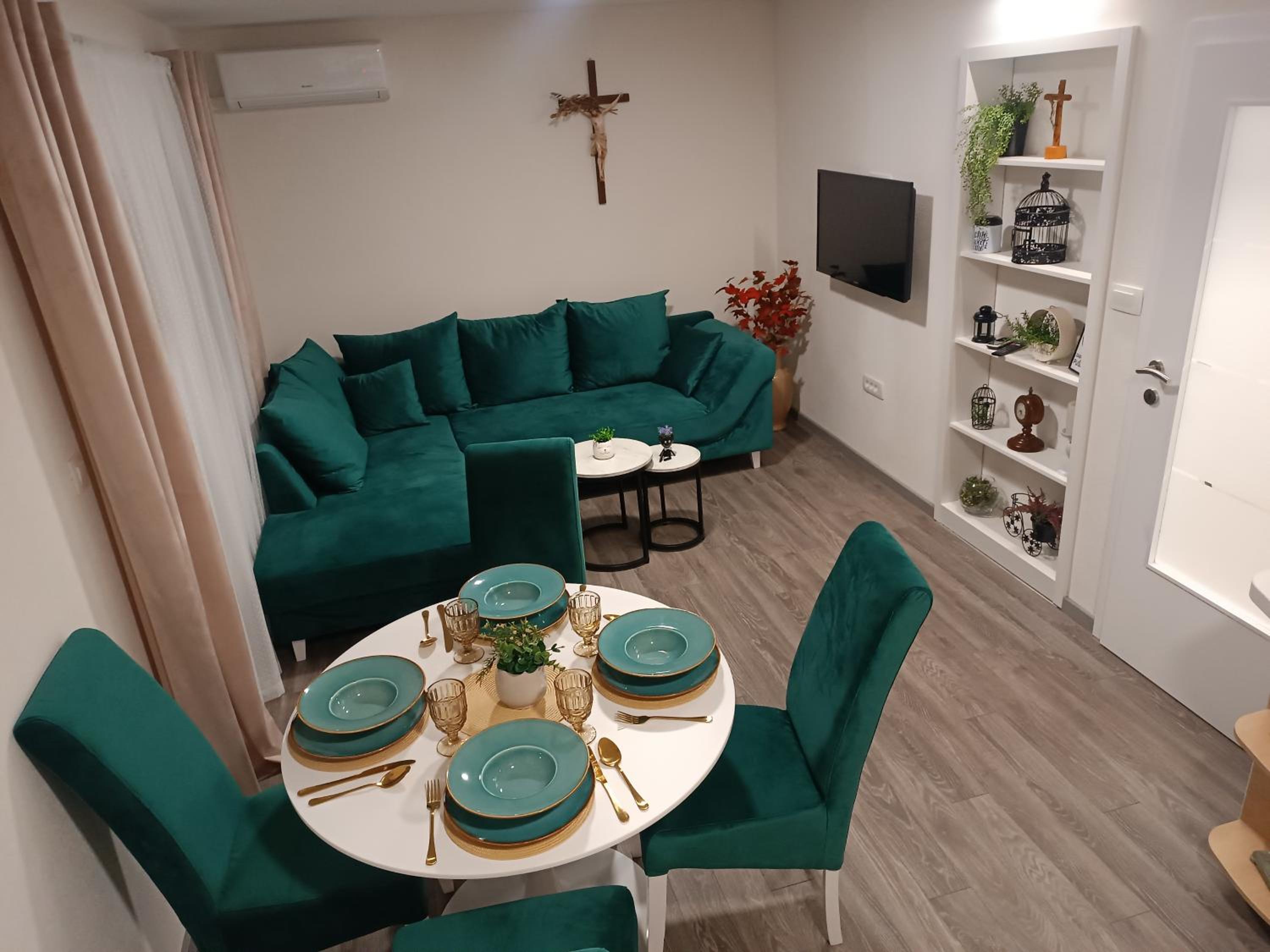 Apartment photo 2
