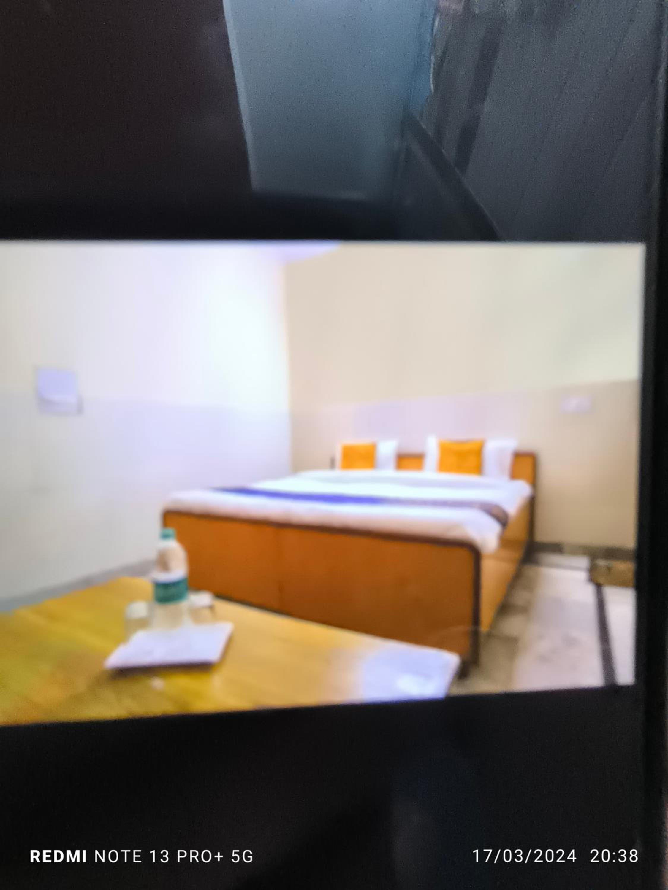 Standard Double Room with Fan - Photo 3