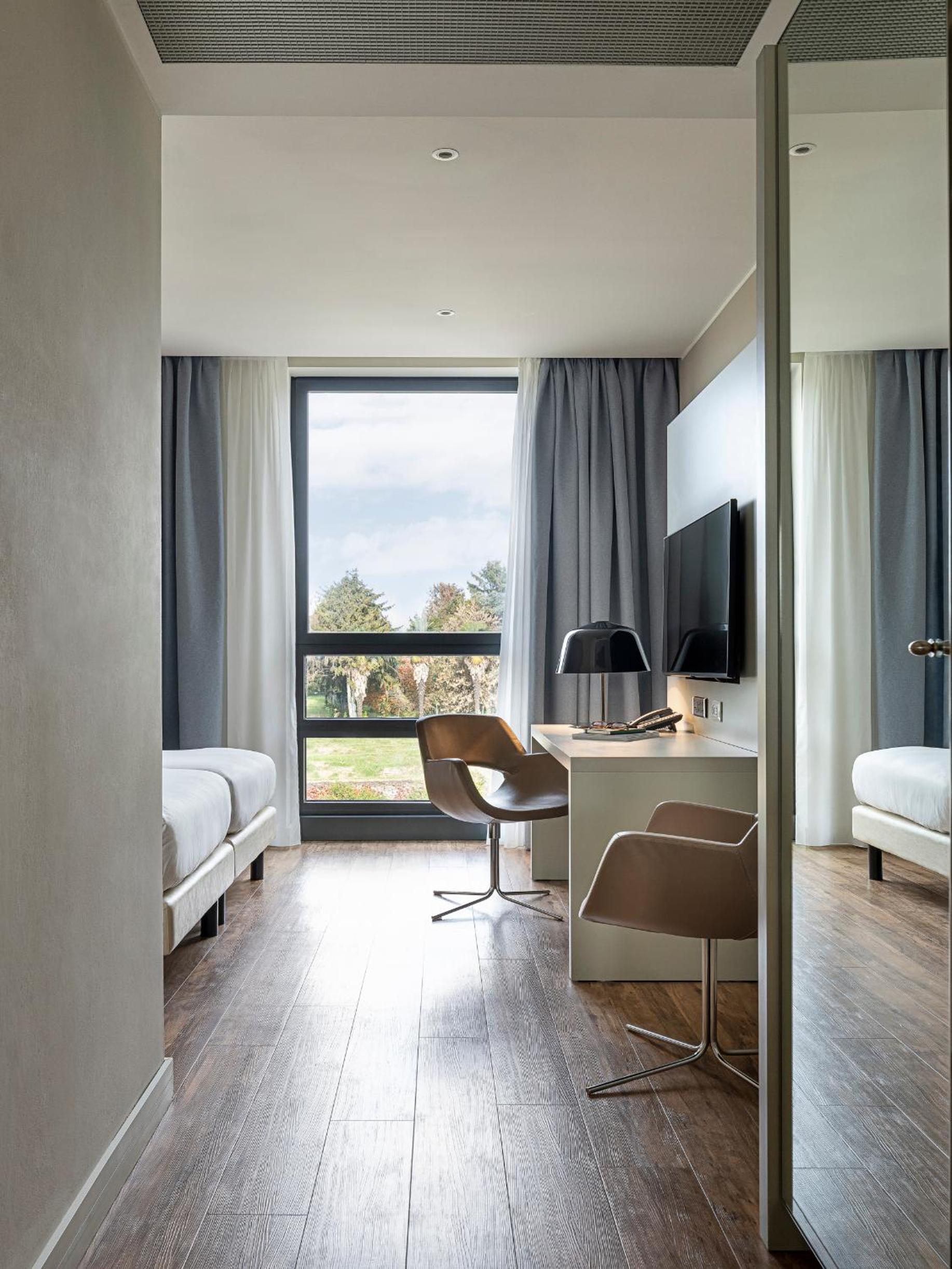 Twin Room - Photo 2