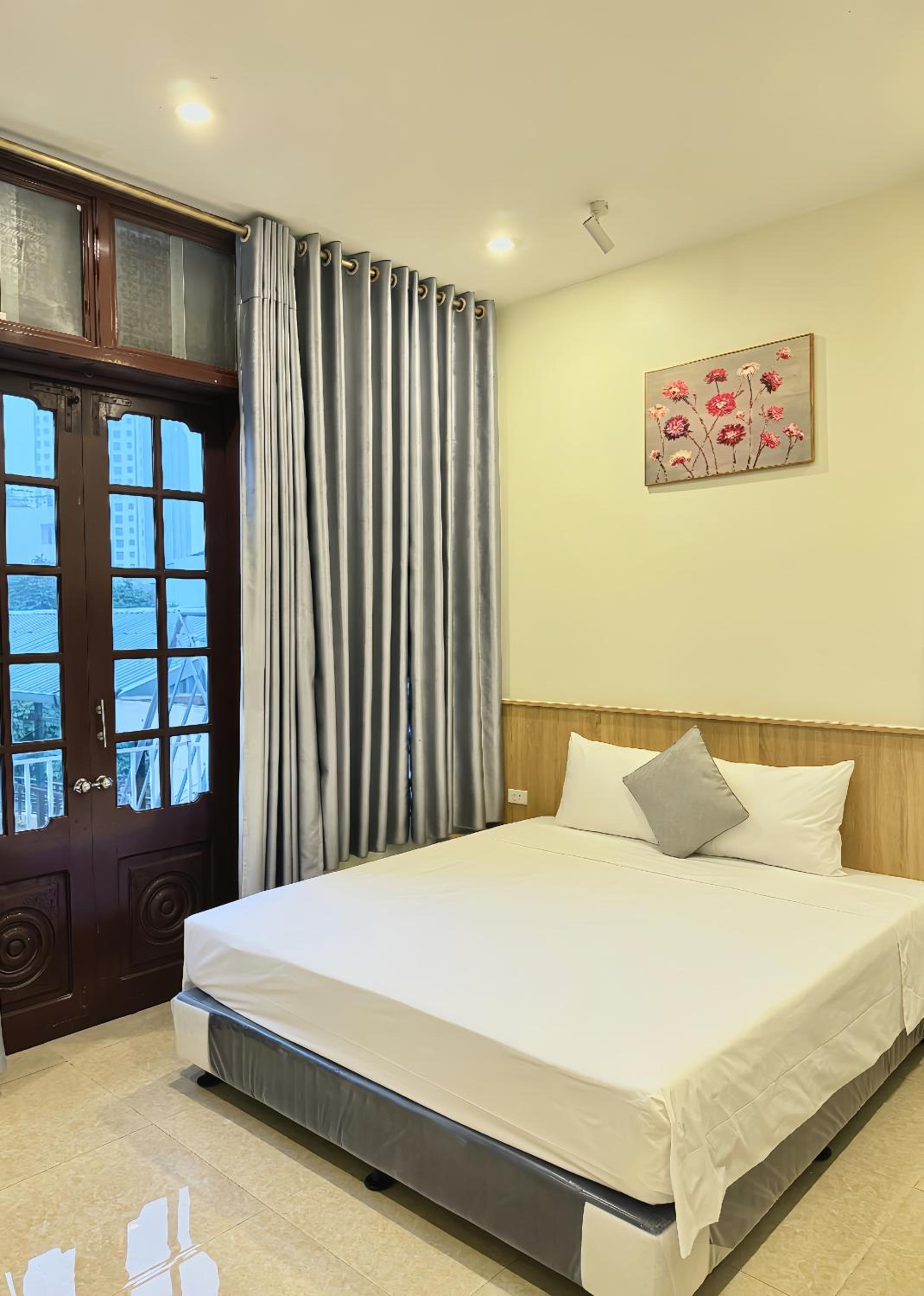 Deluxe King Room photo 1
