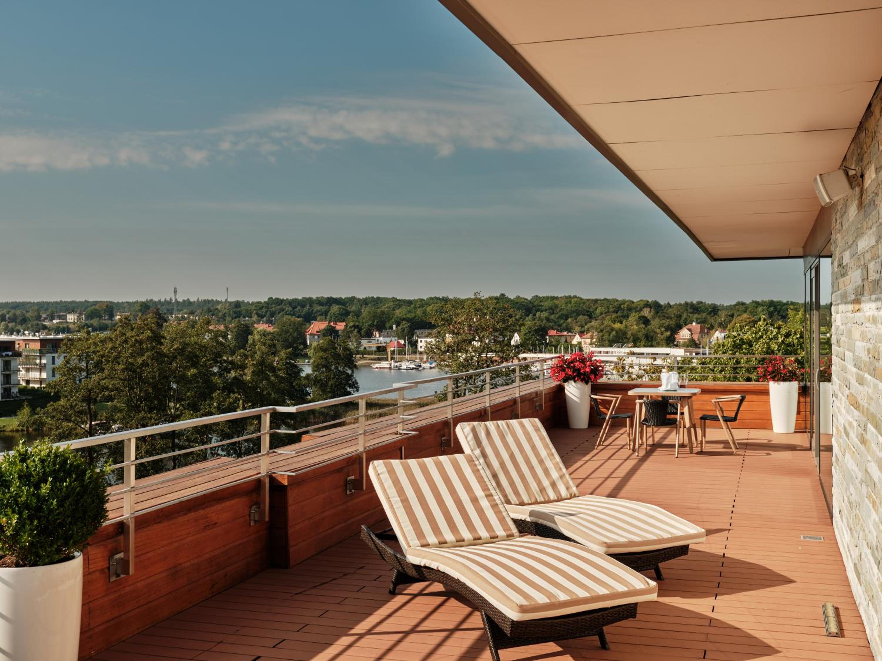 Suite with Terrace and Lake View photo 2