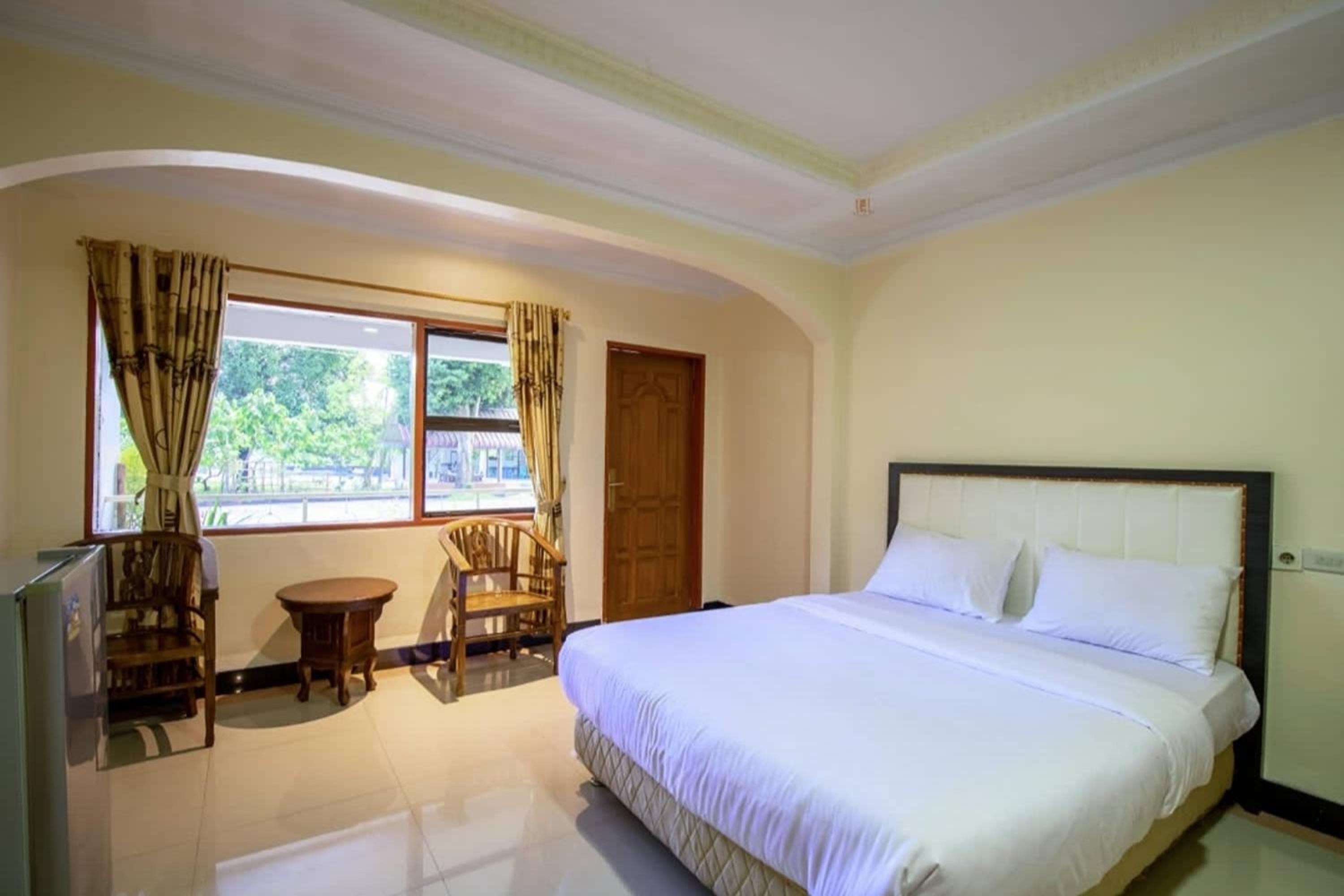 Deluxe Room - Photo 7