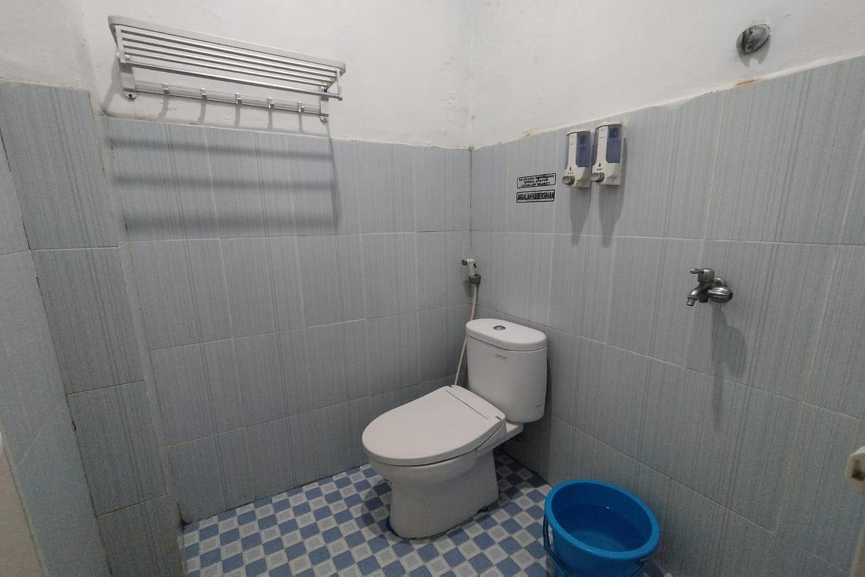 Economy Double Room - Photo 9