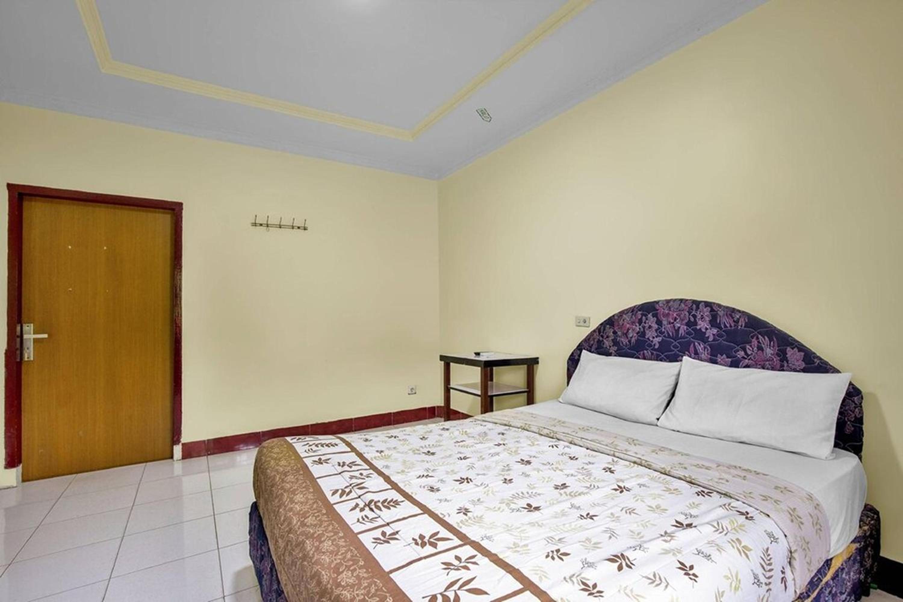 Standard Double Room - Photo 11