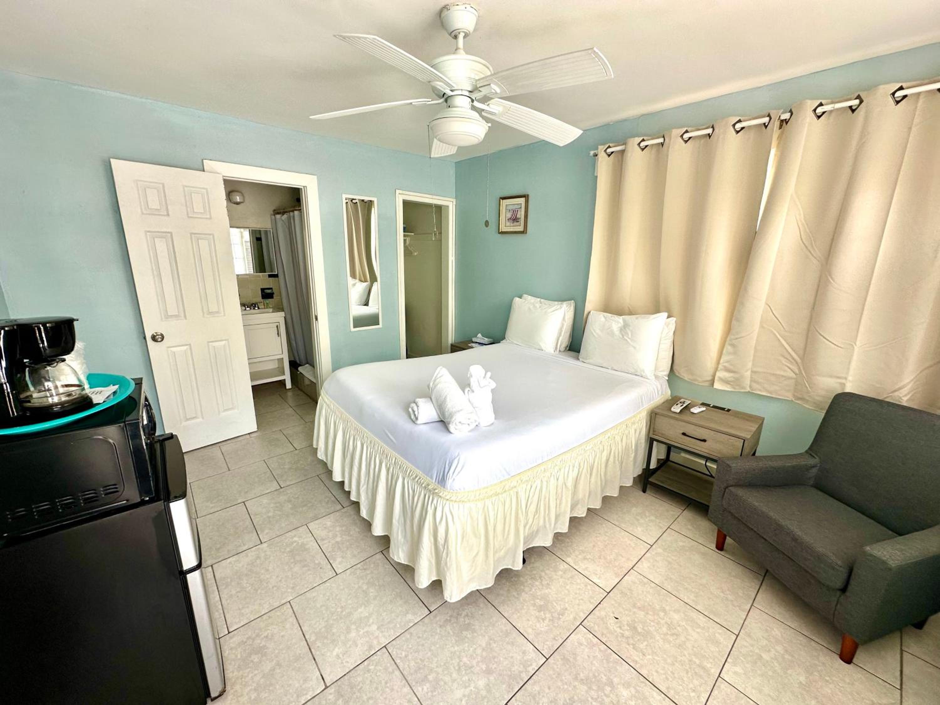 Standard Motel Room - Photo 8