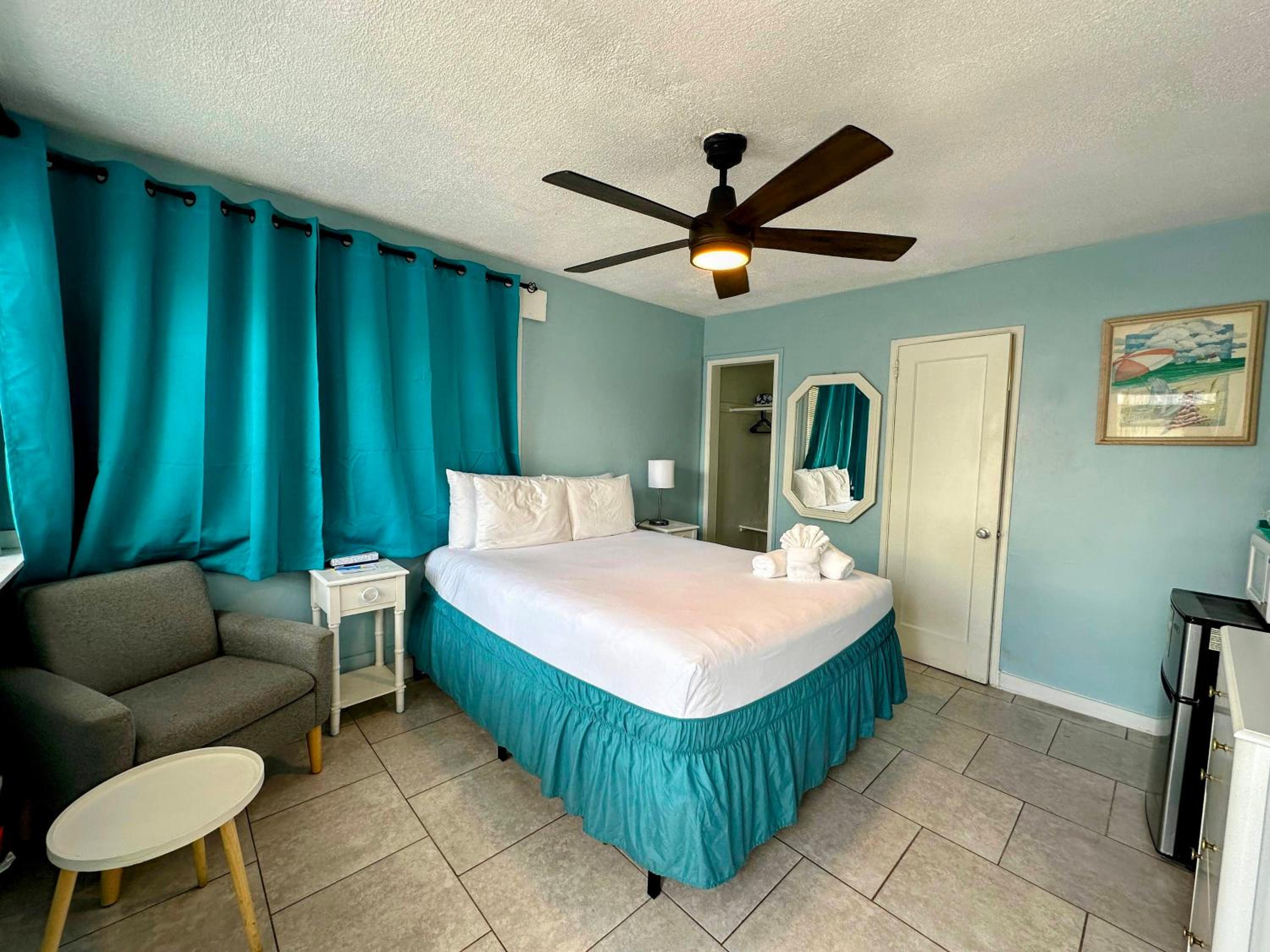 Standard Motel Room - Photo 7