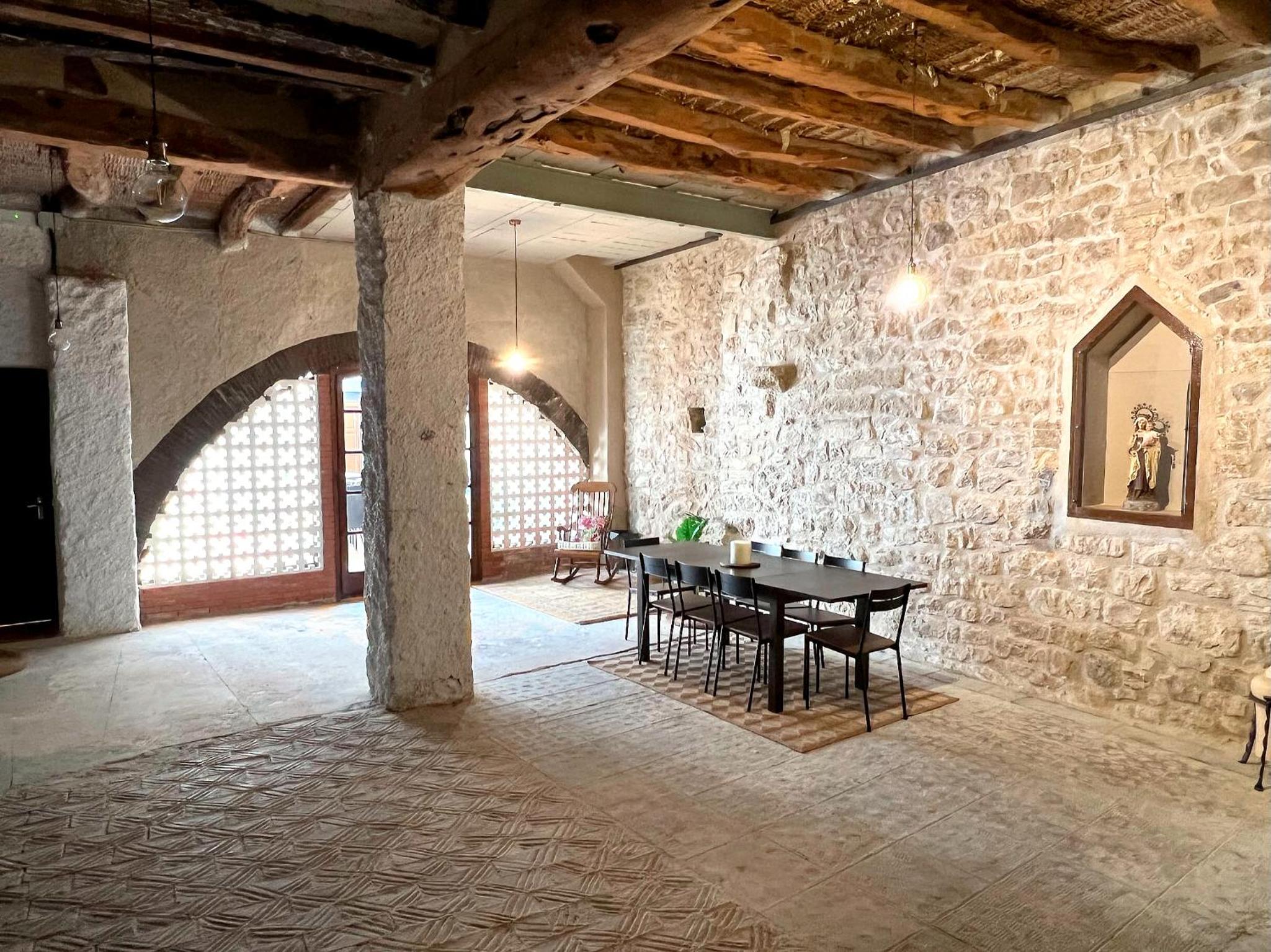 Five-Bedroom House photo 2