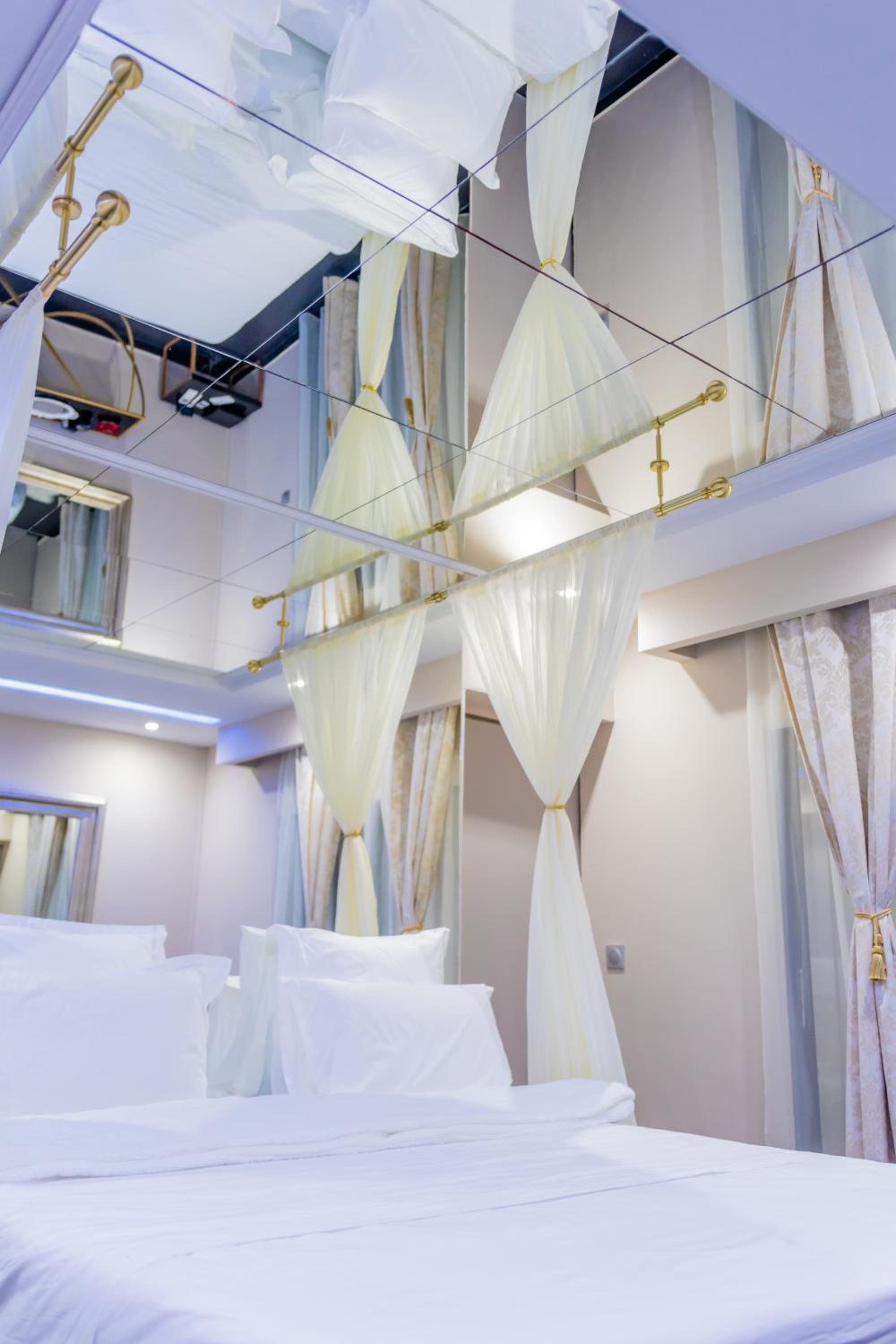 One-Bedroom Apartment with Balcony photo 1