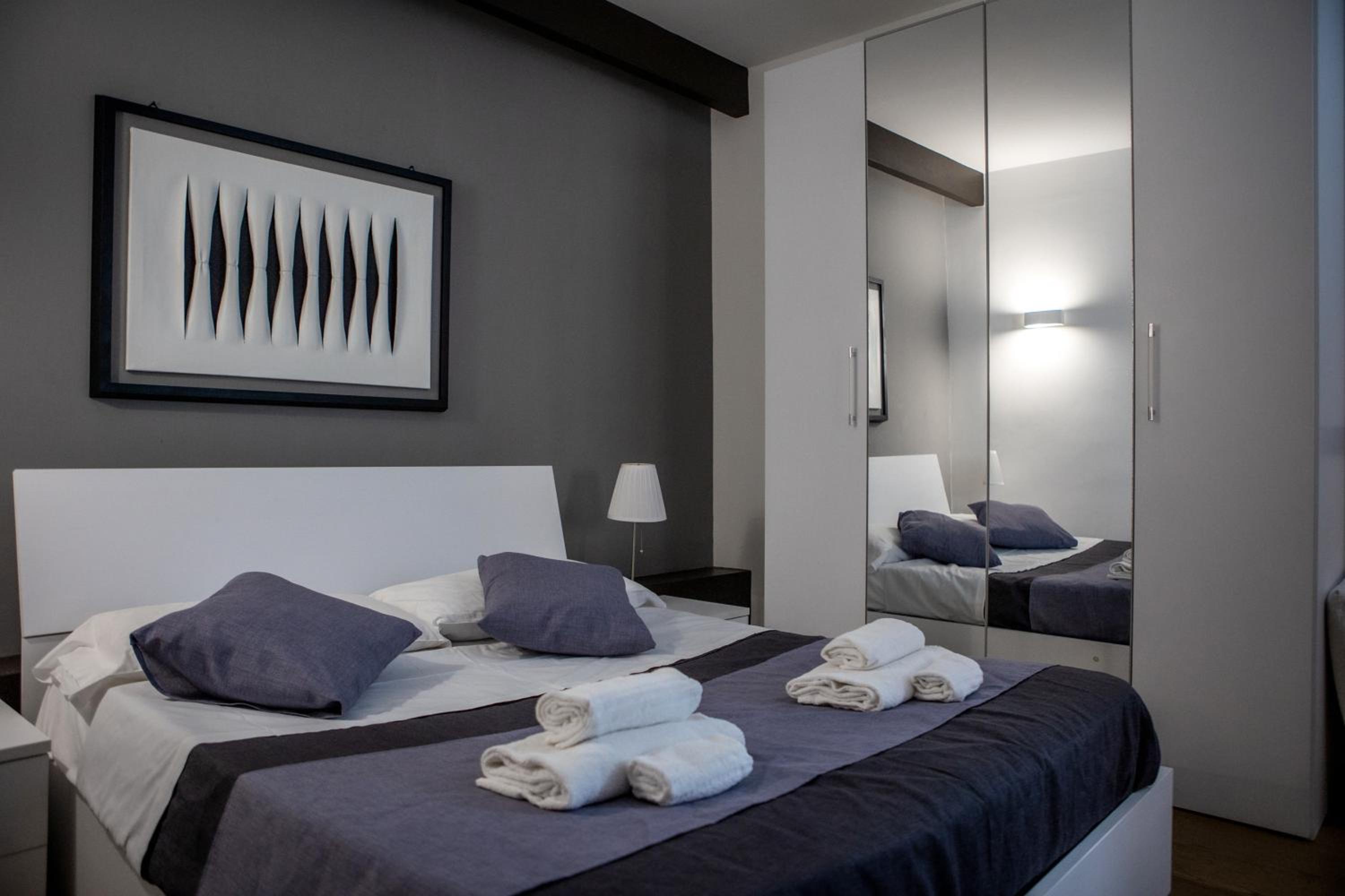 One-Bedroom Apartment - Photo 1