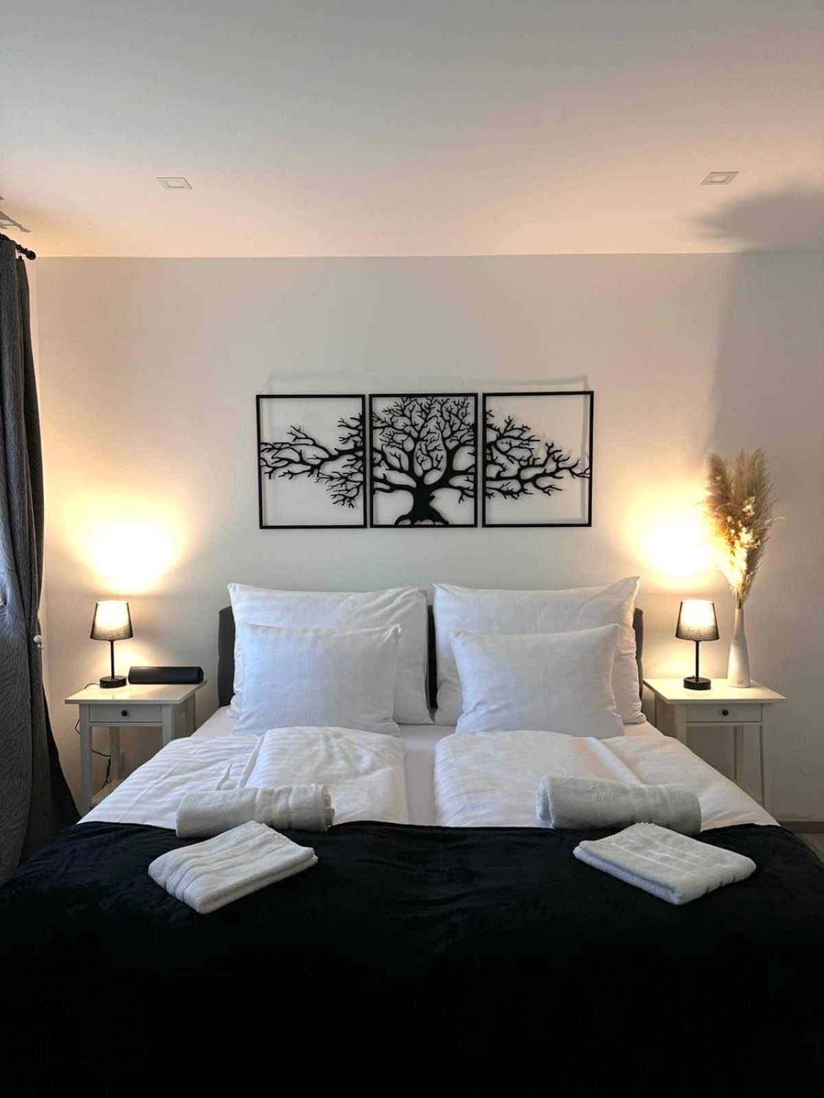 One-Bedroom Apartment - Annex