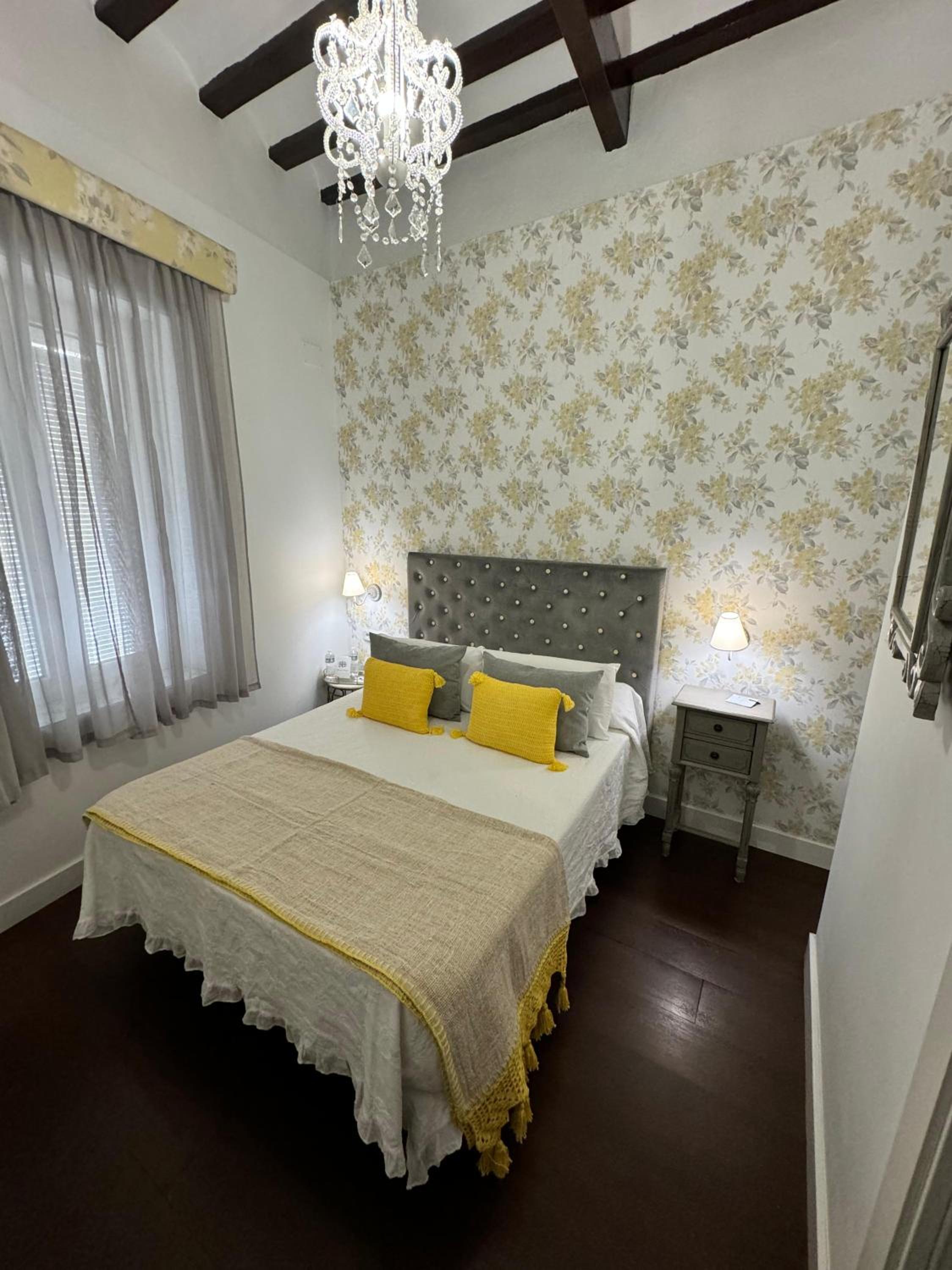 Standard Double Room - Photo 6