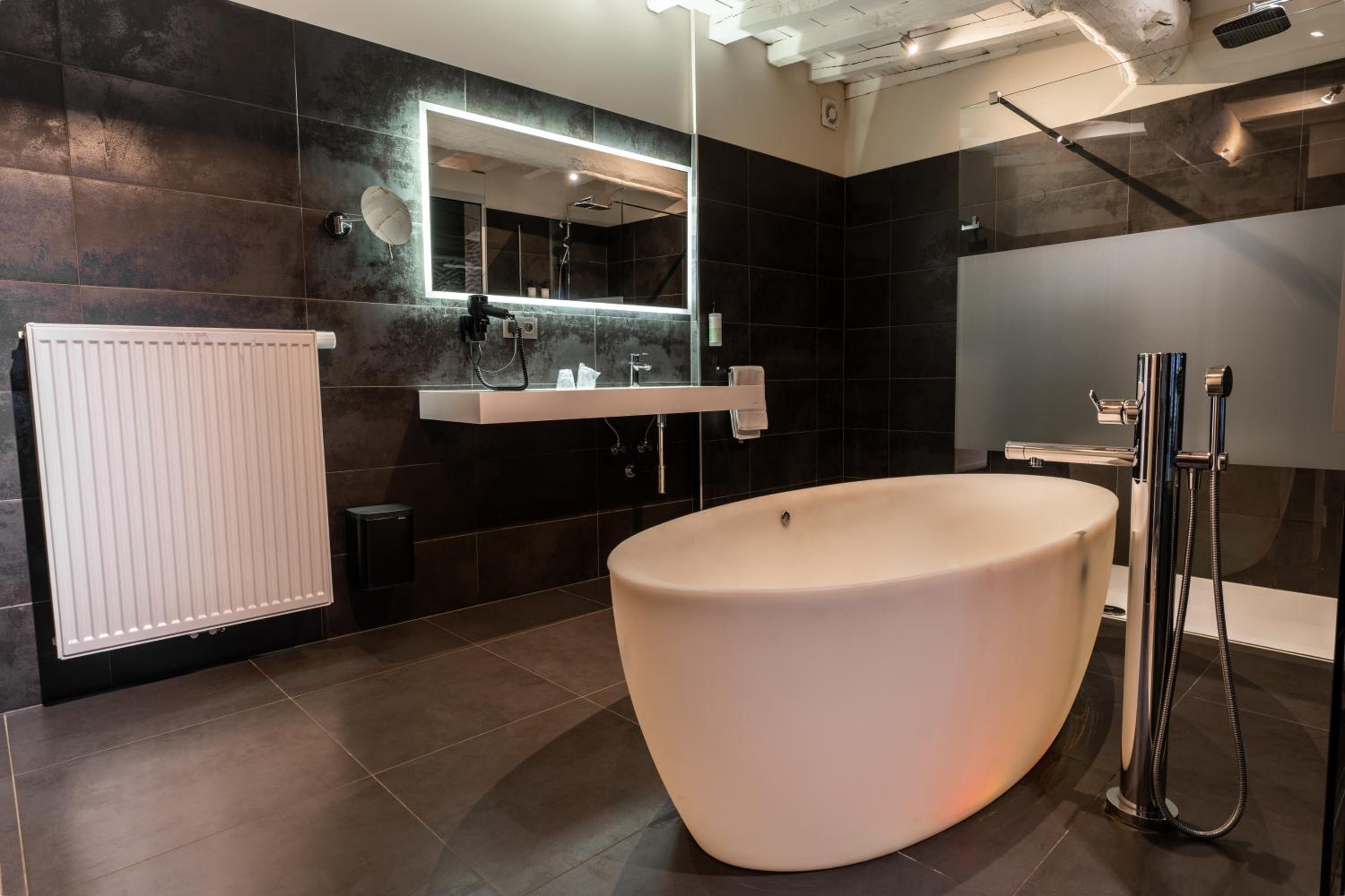 Suite - Photo 14