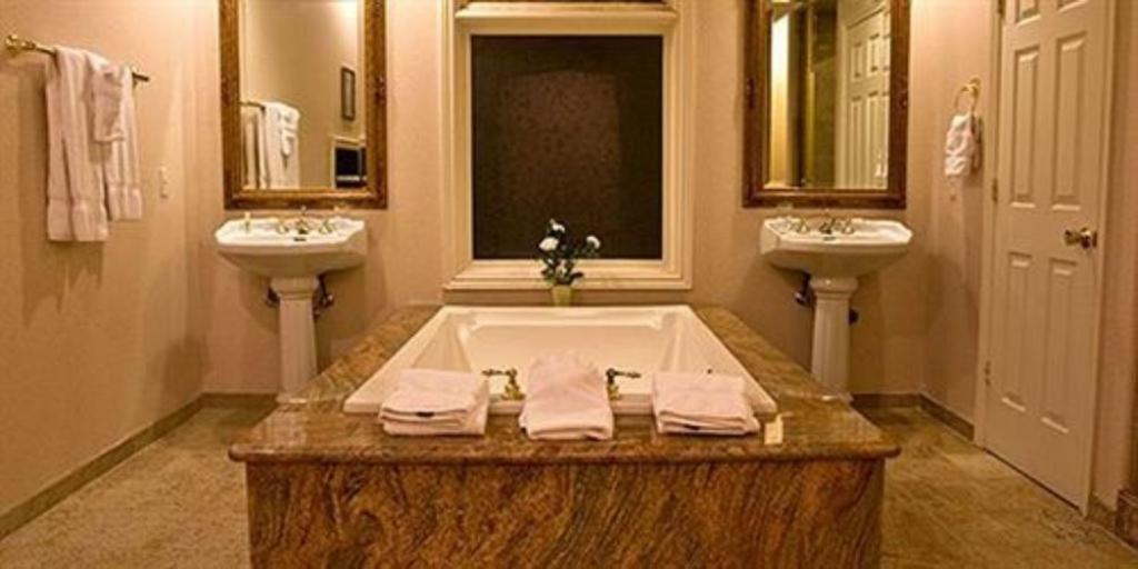 Standard King Room - Photo 2