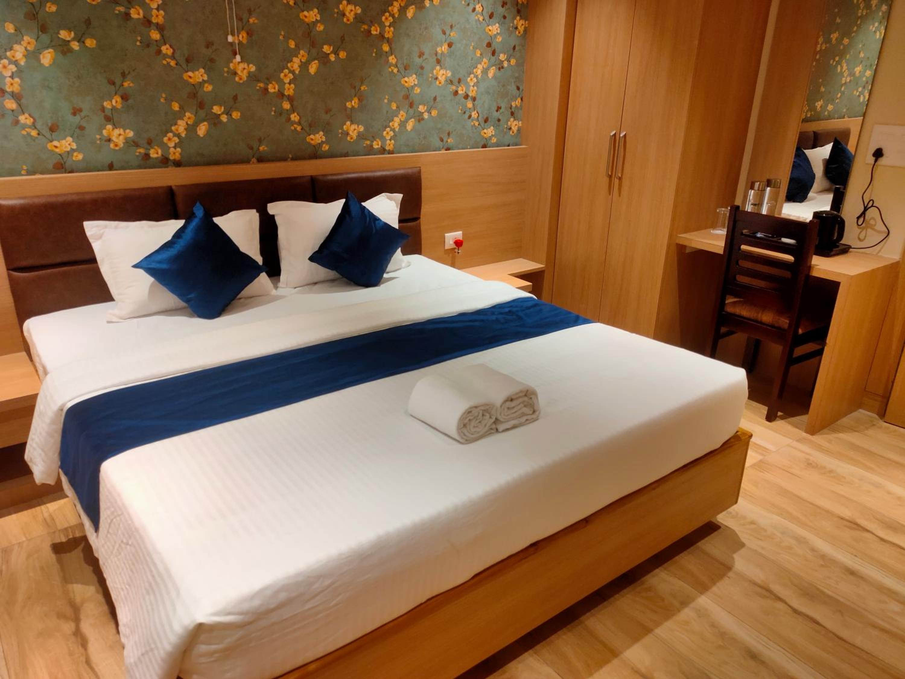 Deluxe Double Room (2 Adults + 1 Child) photo 1