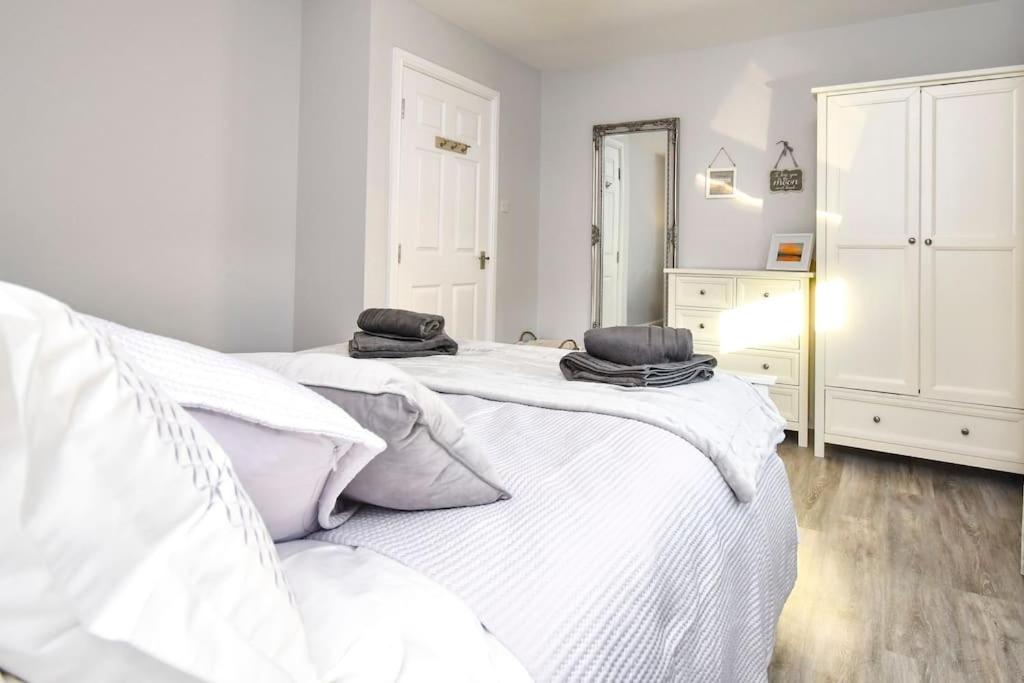 Three-Bedroom House photo 1