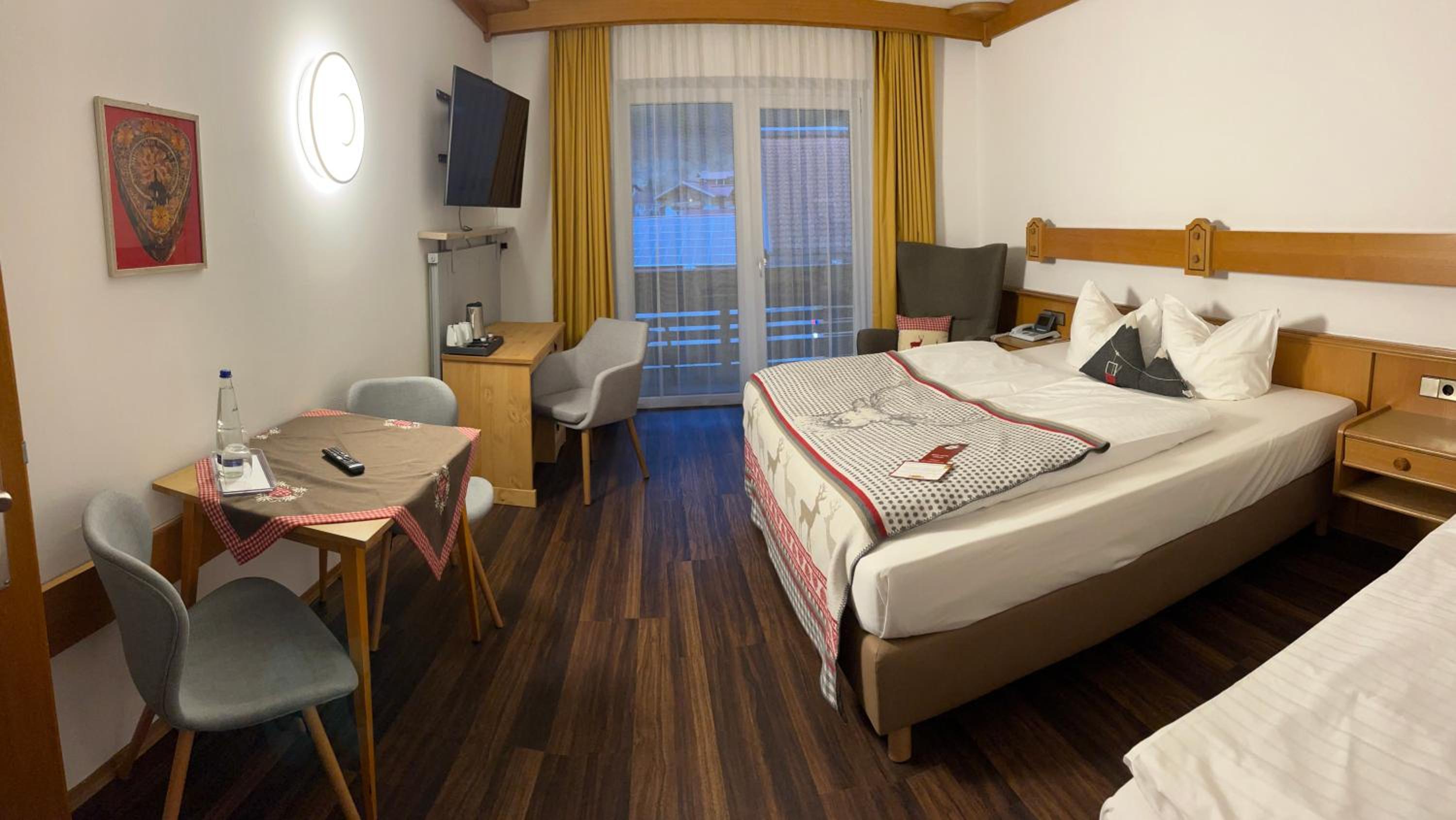 Double Room with Extra Bed photo 3