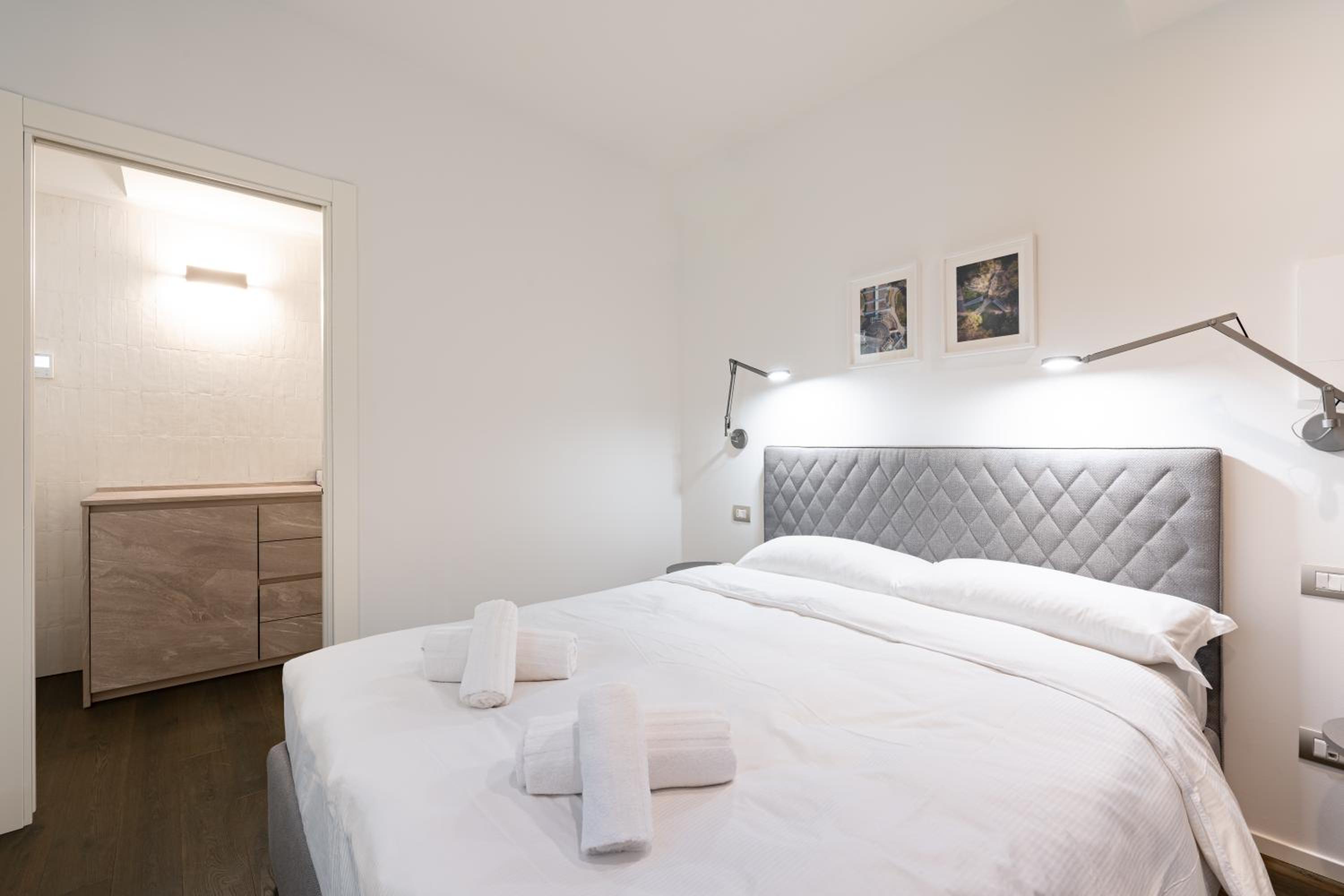 One-Bedroom Apartment photo 2