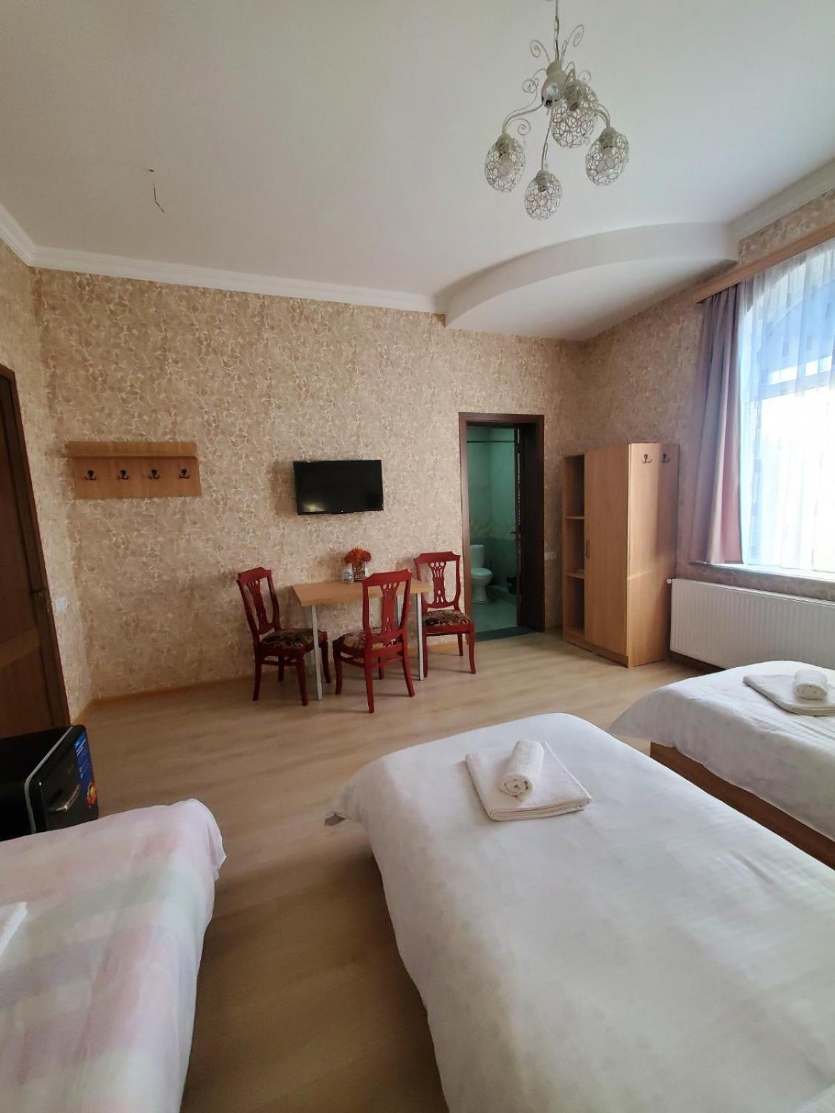 Triple Room with Private Bathroom photo 2