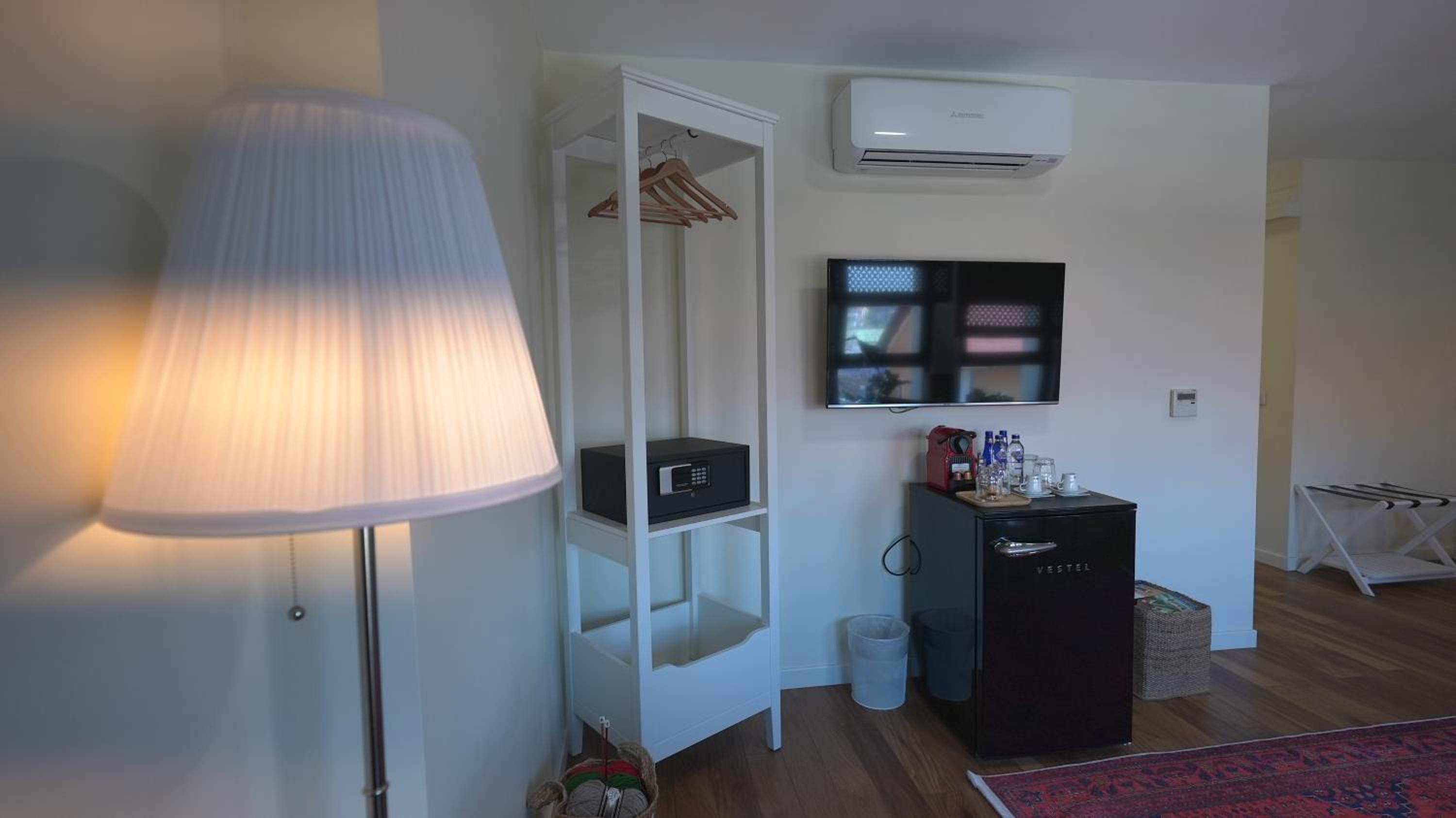 Deluxe Room - Photo 11