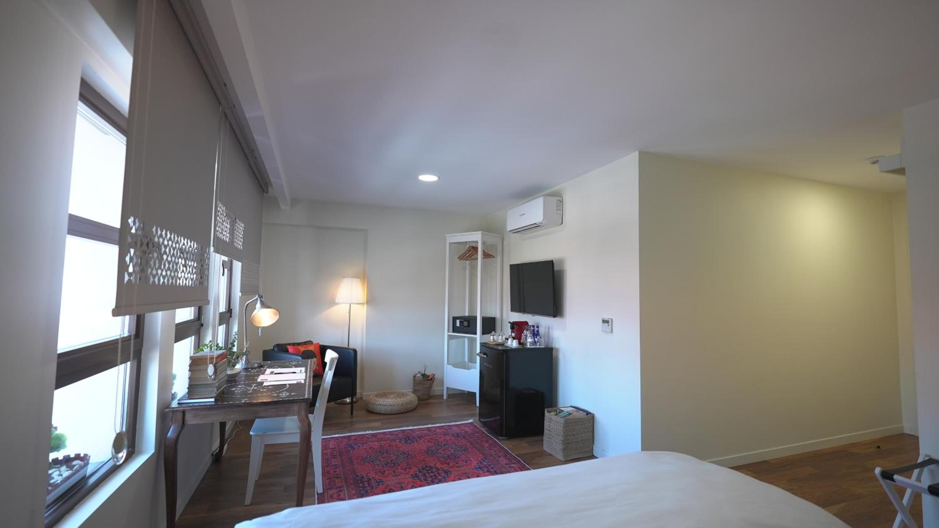 Deluxe Room - Photo 10
