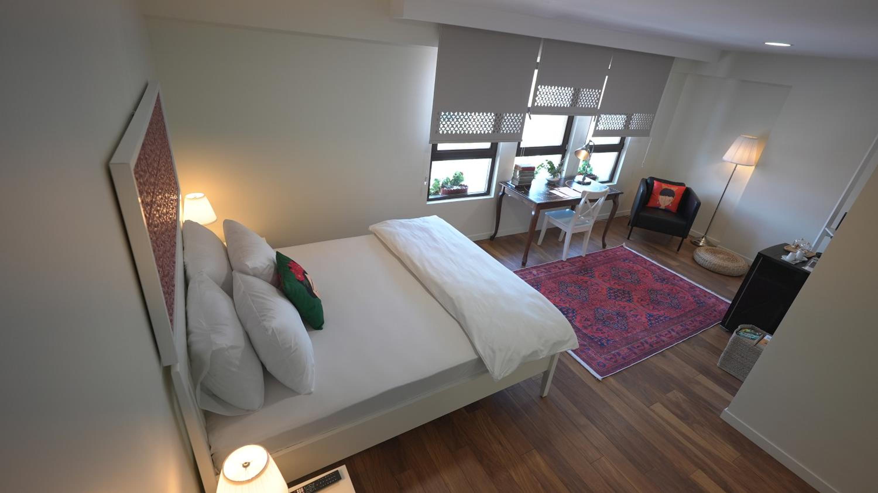Deluxe Room - Photo 16