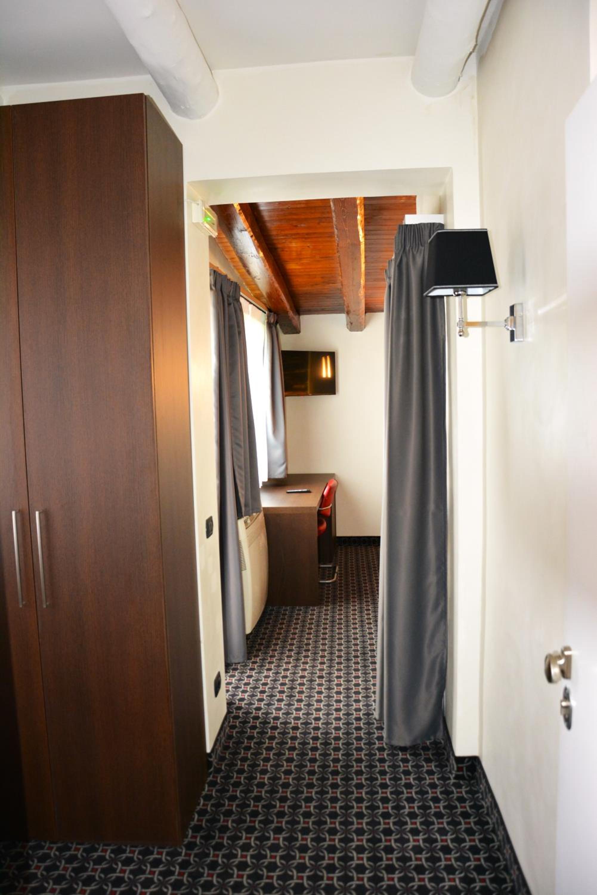 Double Room with Private Bathroom photo 2