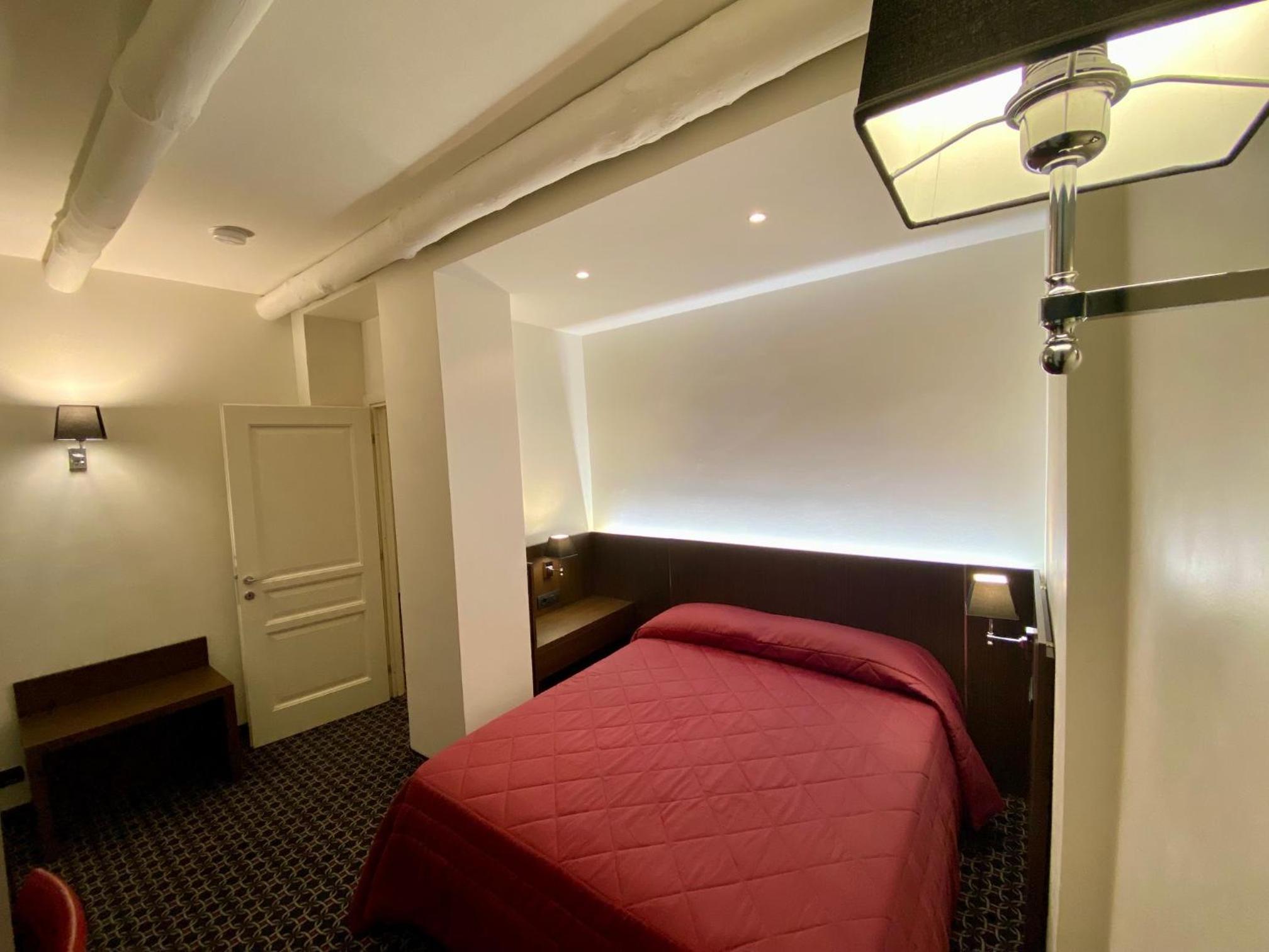 Double Room with Private Bathroom photo 1