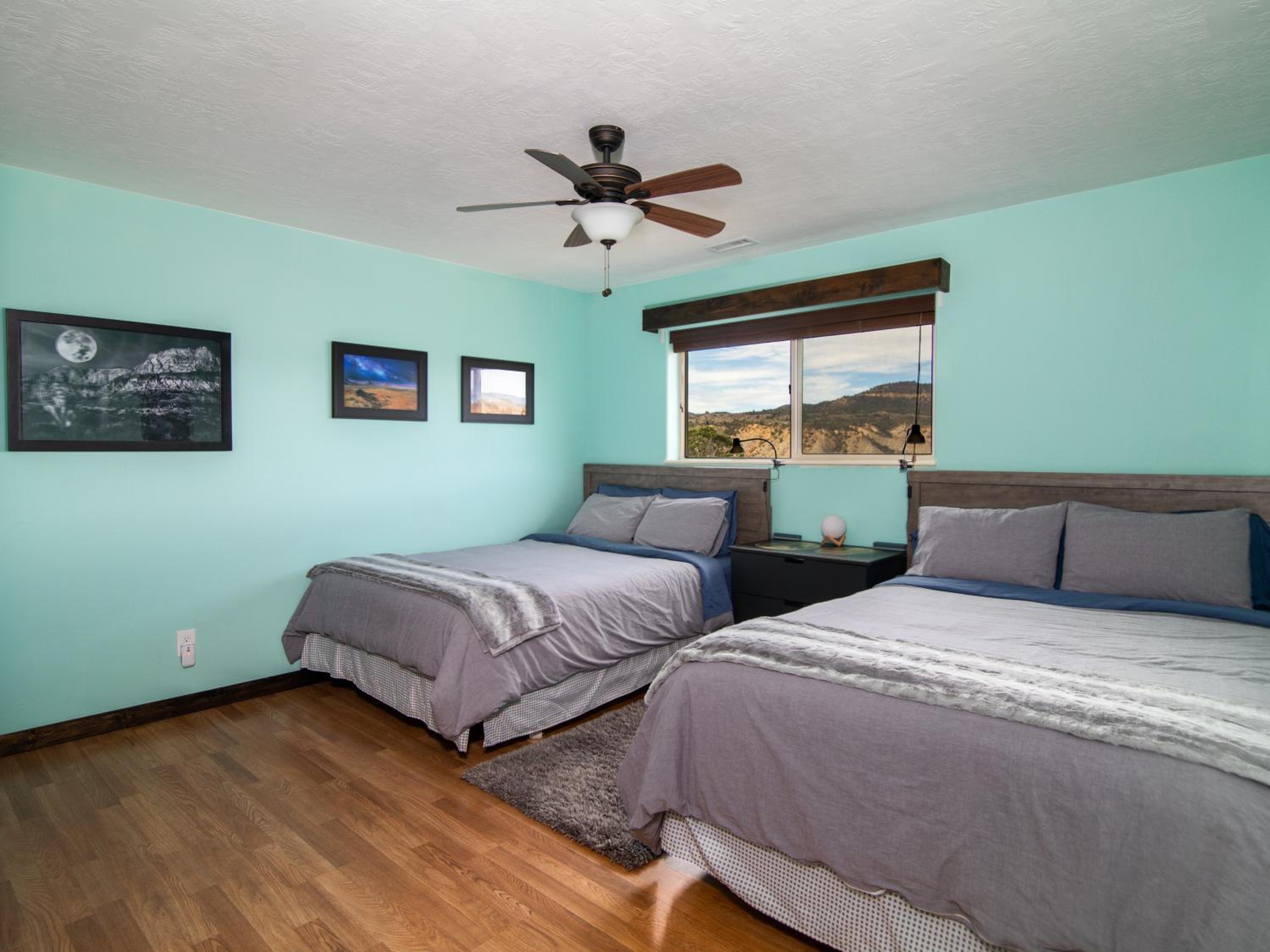 Six-Bedroom House photo 2