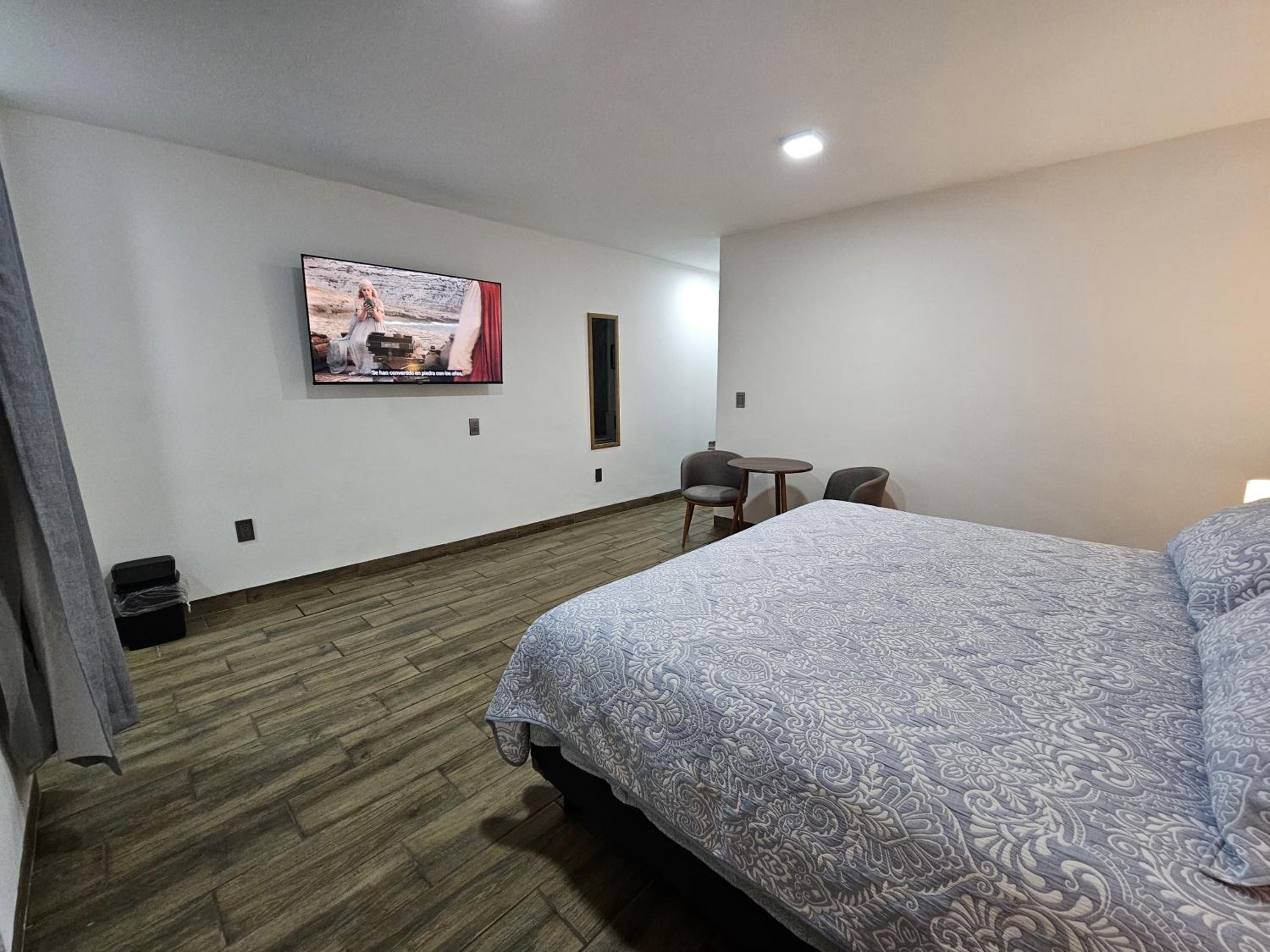 Double or Twin Room - Photo 4