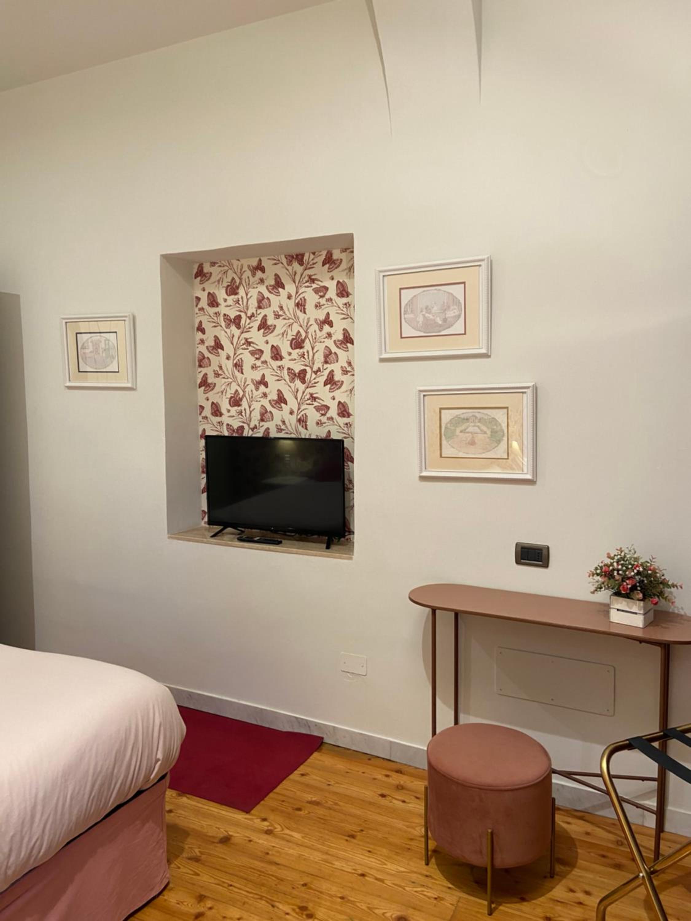 Queen Room with Garden View - Photo 15