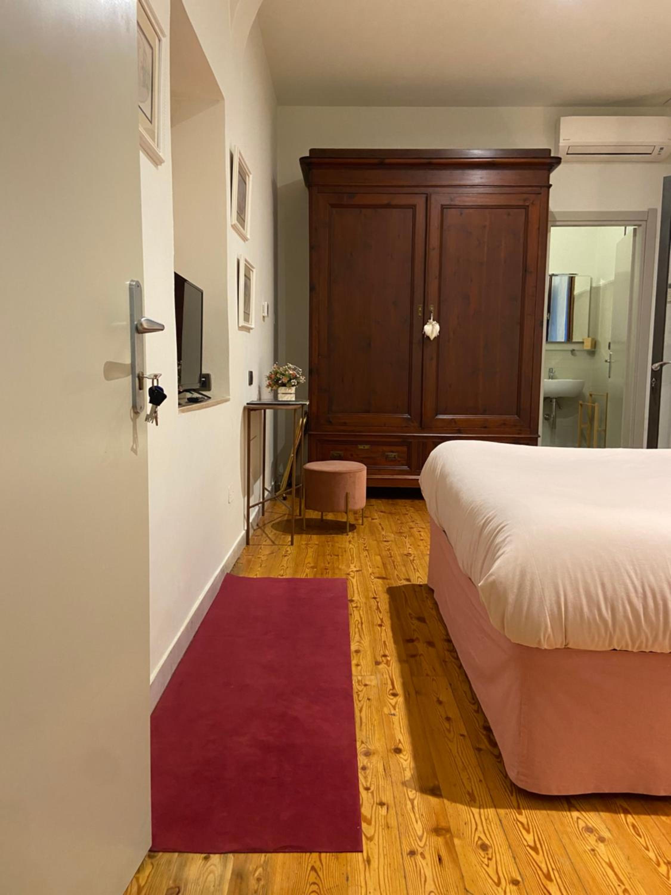 Queen Room with Garden View - Photo 21