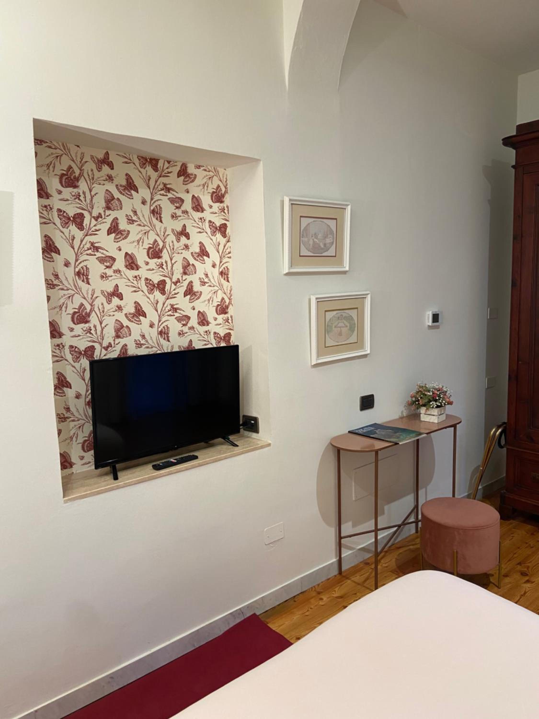 Queen Room with Garden View - Photo 36