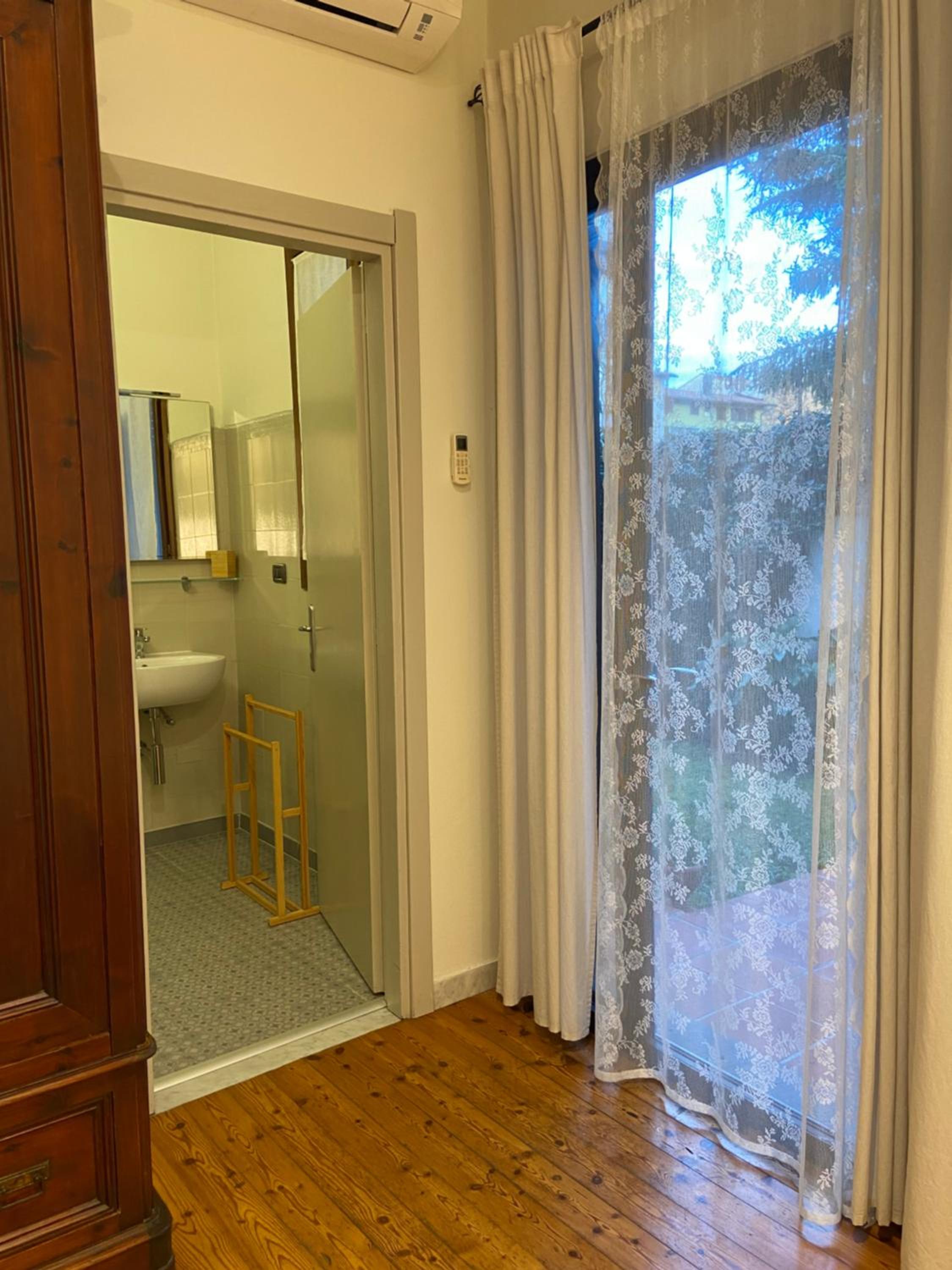 Queen Room with Garden View - Photo 32