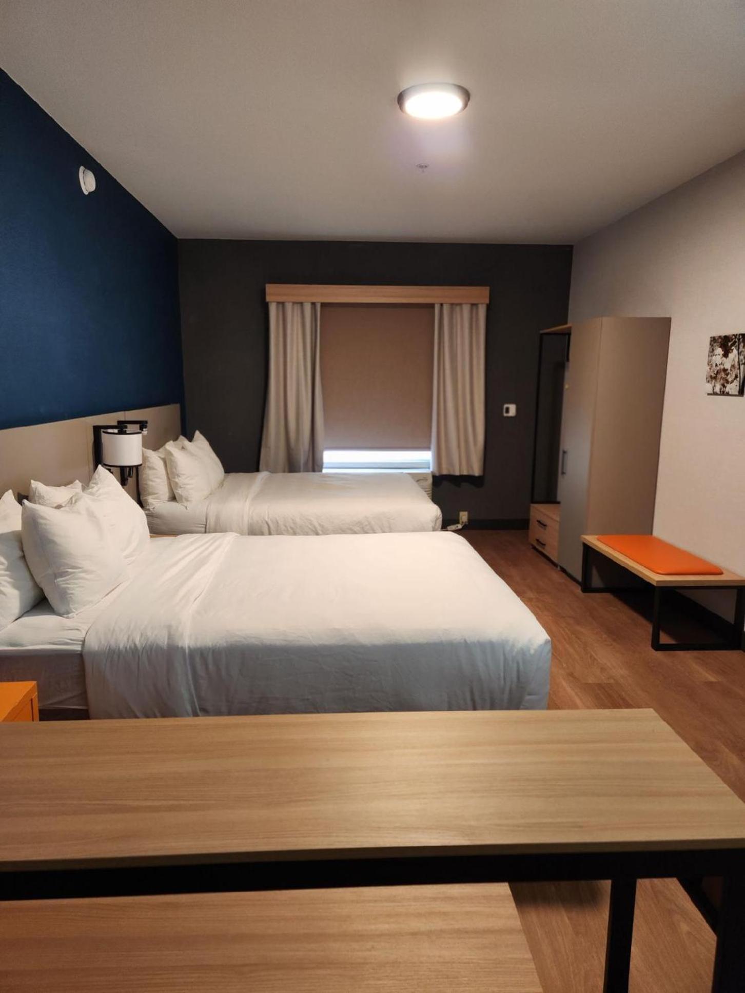 One Room Suite with Two Queen Beds and Sofa bed - Non Smoking photo 2