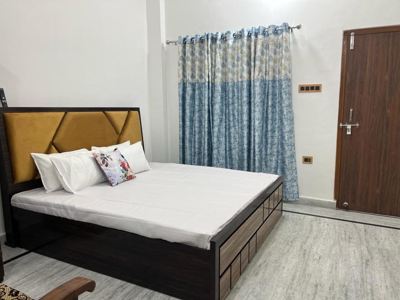 Deluxe Double Room (2 Adults + 1 Child) photo 1