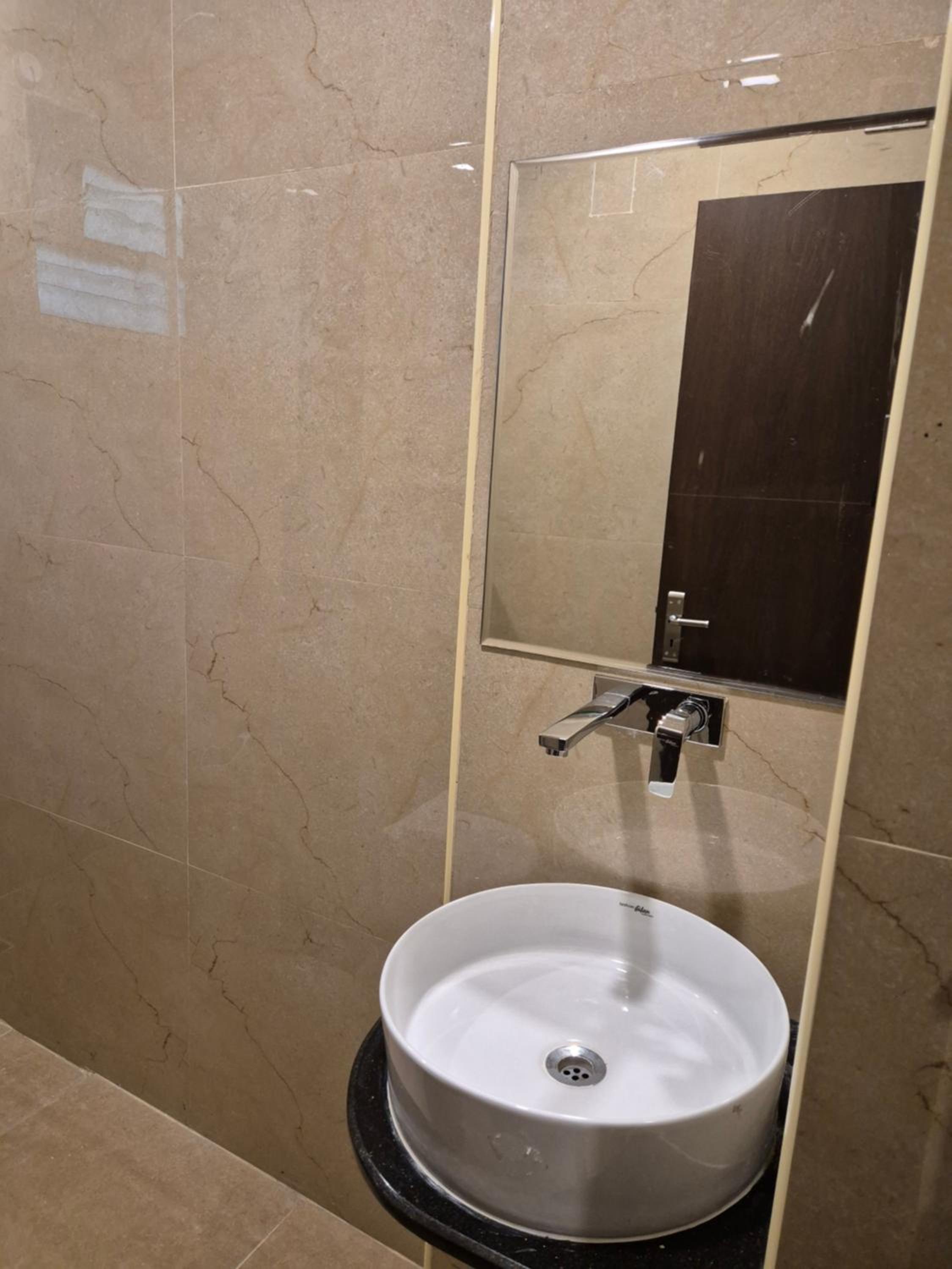 Deluxe King Room - Photo 2