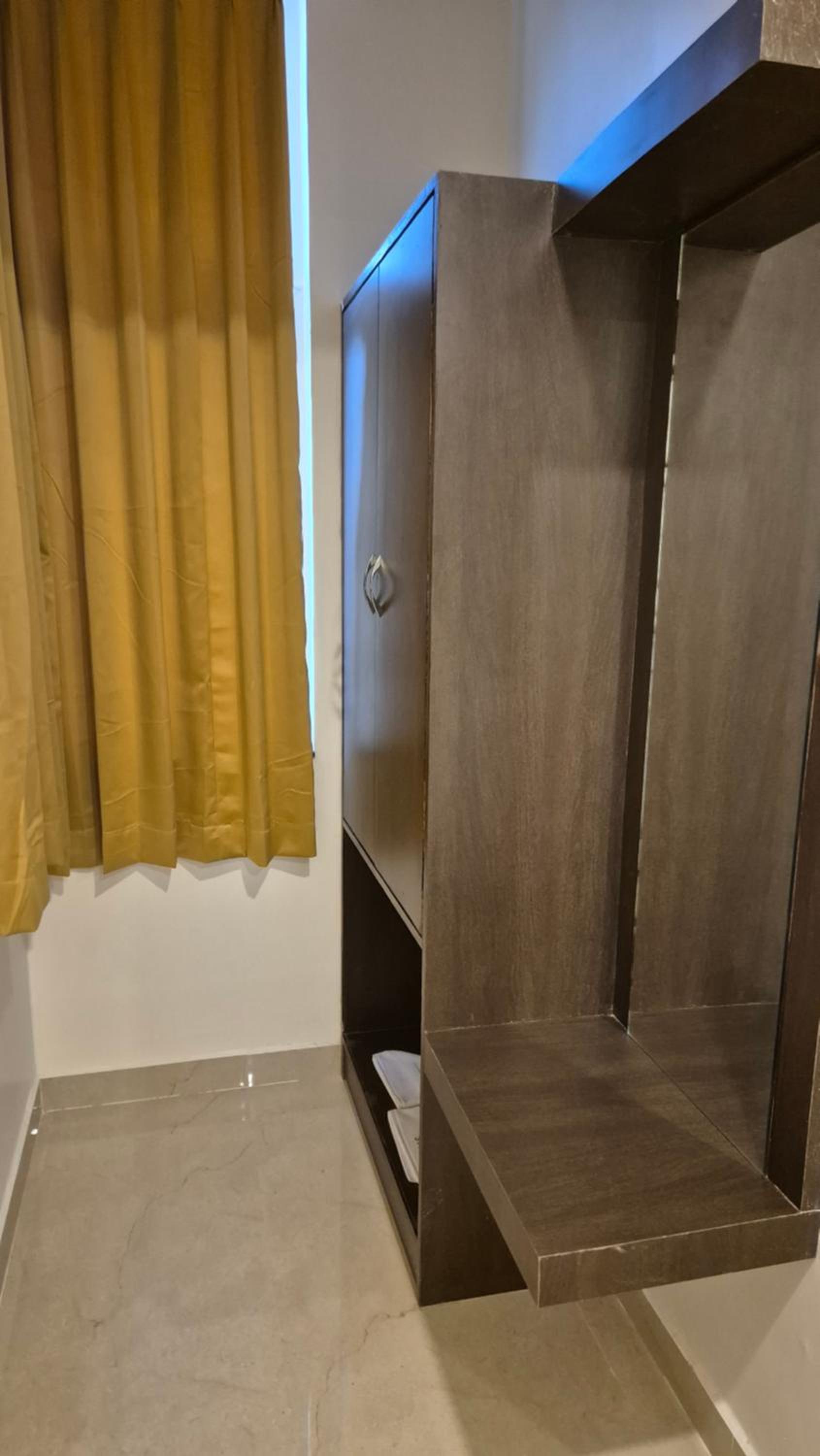 Deluxe King Room - Photo 8